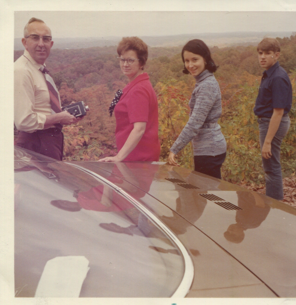 Mom&Fam_Late60Early70_008.jpg