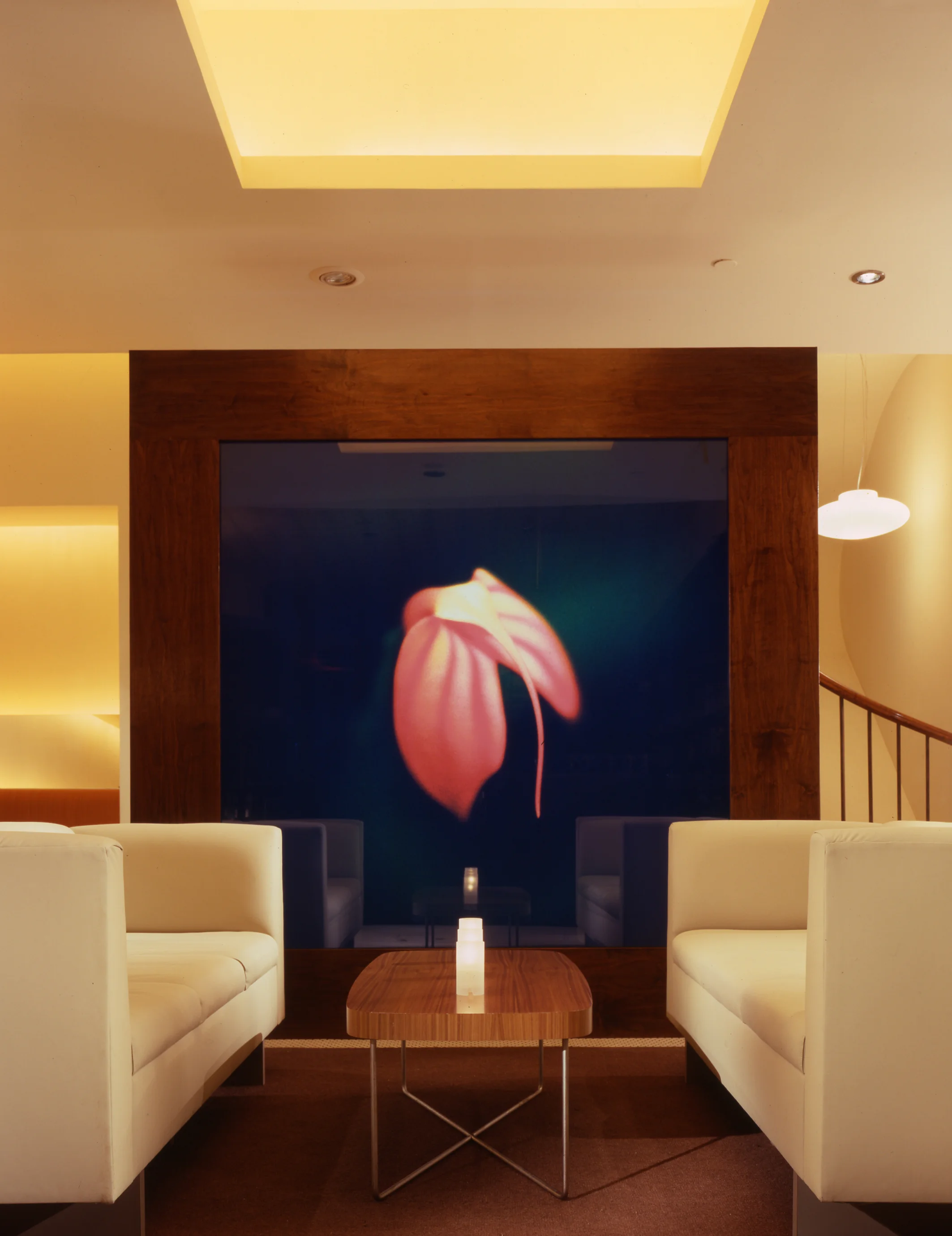 Amuse.lounge.flower_EDITED.jpg