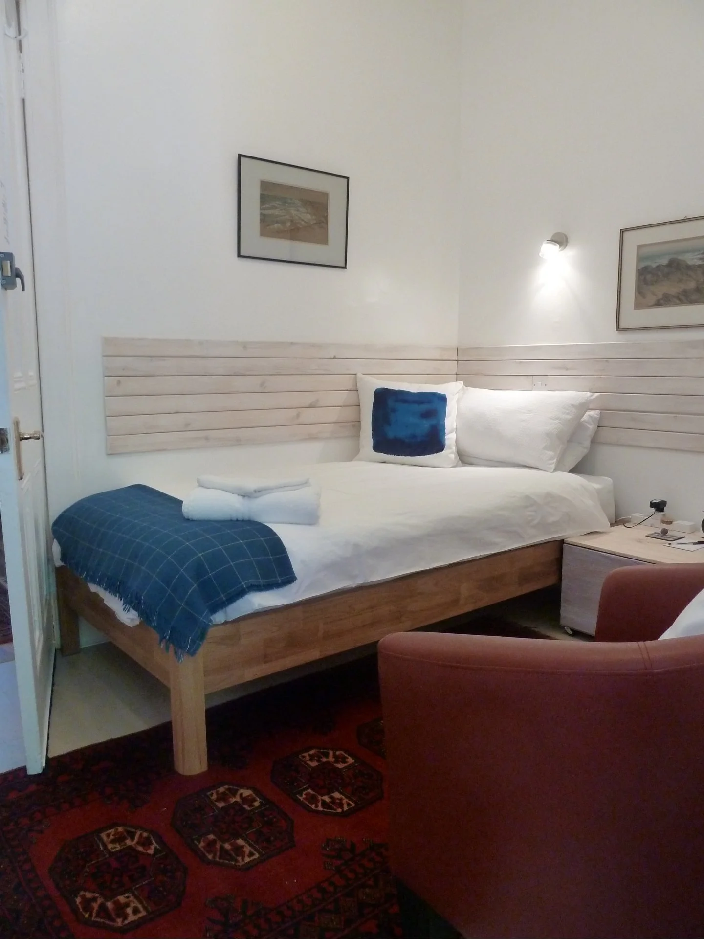 bedroom -1-1.jpg