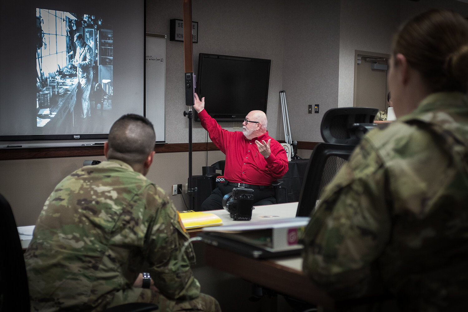 Terry Clark teaching portraiture to US Army Reserve photographers