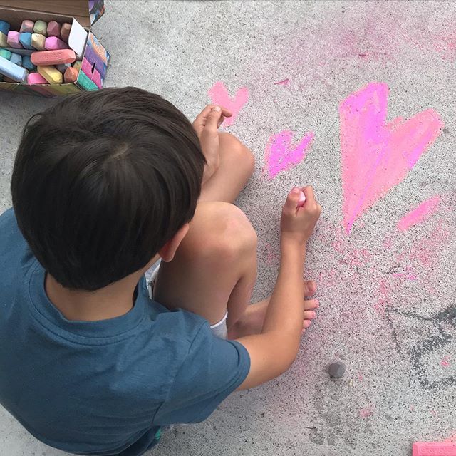 Artist at work. Kindness, joy and gratitude the theme of the day.
.
.
.
.
#sandiegomom #sandiegomomsblog #sandiegomoms #mamalife #zenmama #soulmoments #raisingboys #beherenow #lovingwhatis #presentmoment #gratitude #mamacoach #wellmama #strongasamoth