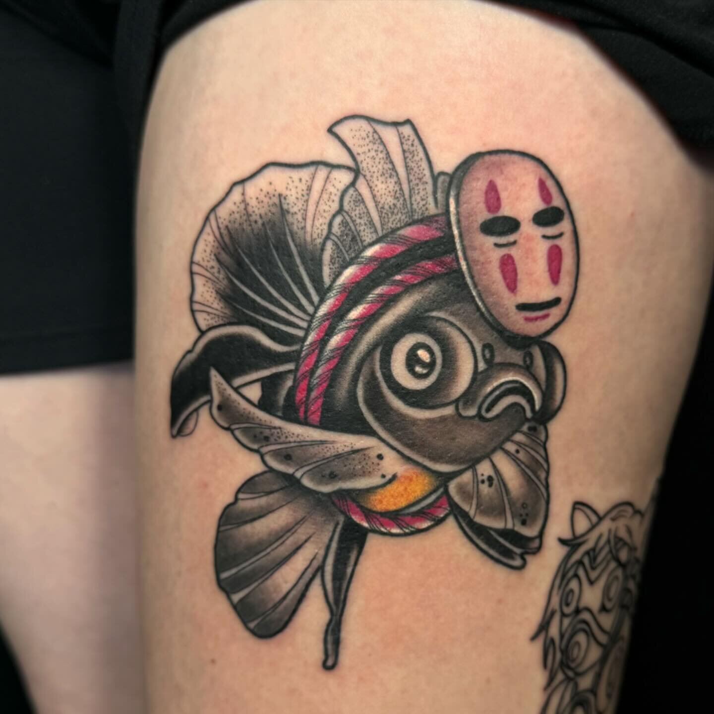I drew this no face fishy a few years ago and it finally got snagged by @isomimobend ! We decided to also add the princess mononoke version that we will be finishing 👺
&bull;
&bull;
&bull;
&bull;
&bull;
#noface #nofacetattoo #goldfish #neotraditiona