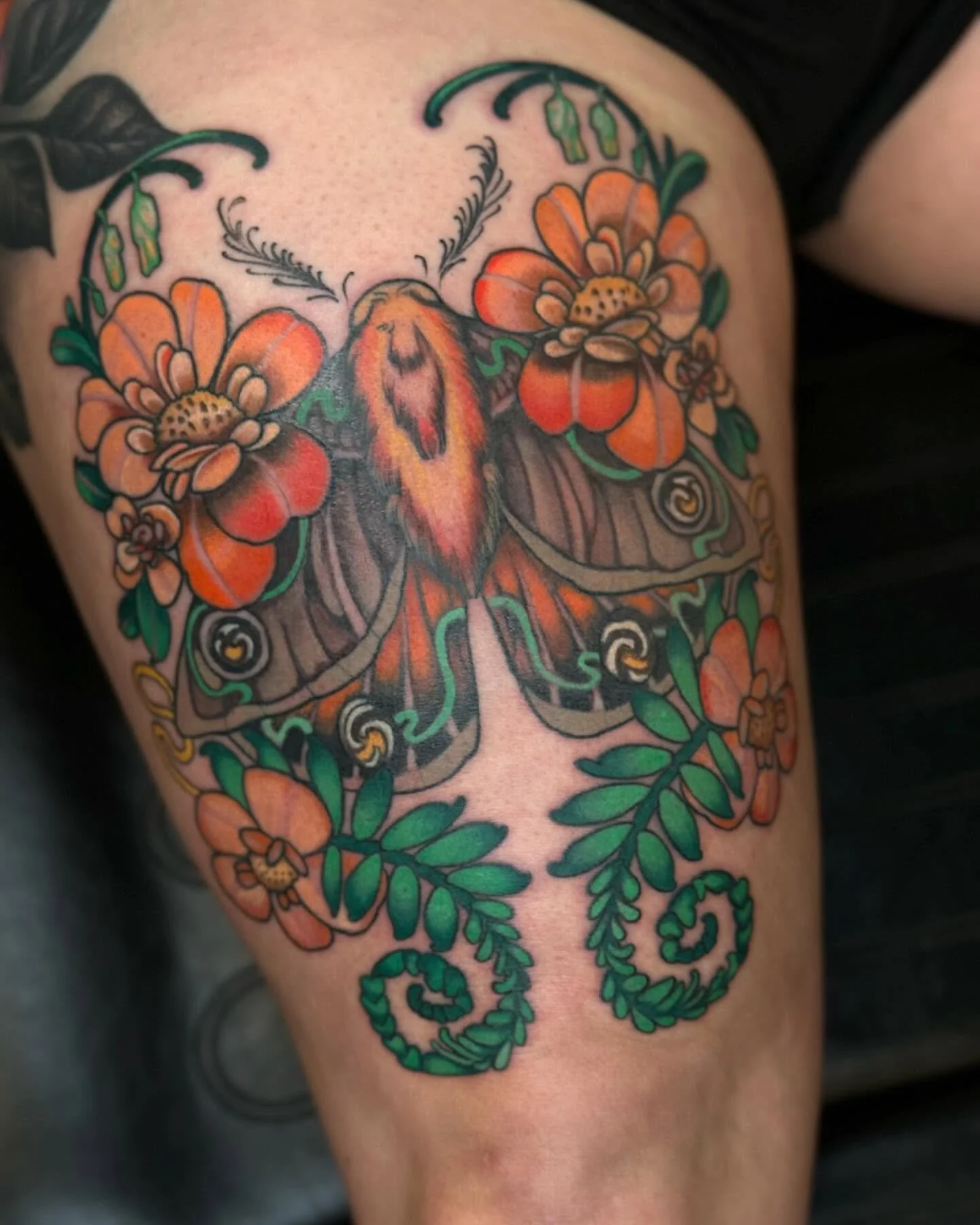 I feel honored to tattoo my personal art . Thank you Jenny for your dedication to getting awesome stuff and thank you for my amazing moth gift ! 🦋🧚🏻
&bull;
&bull;
&bull;
&bull;
&bull;
#moth #mothtattoo #fern #ferntattoo #pnwtattoo #pnw #vibes #fal