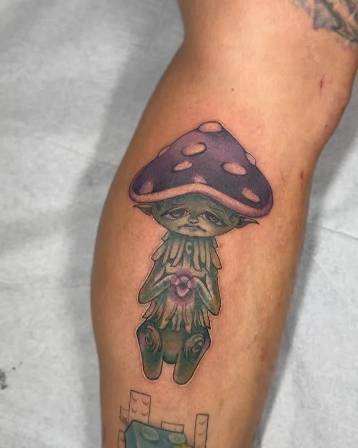 Cute lil shroom dood 🧌🍄&zwj;🟫 

&bull;
&bull;
&bull;
&bull;
#mushroom #shroom #fae #funguy #fungi #keishanicoletattoo #keishanicolenouveu #bendoregontattooer #bendoregon #creature #illustration #colortattoo #pnwtattoo #grumpy #glowy