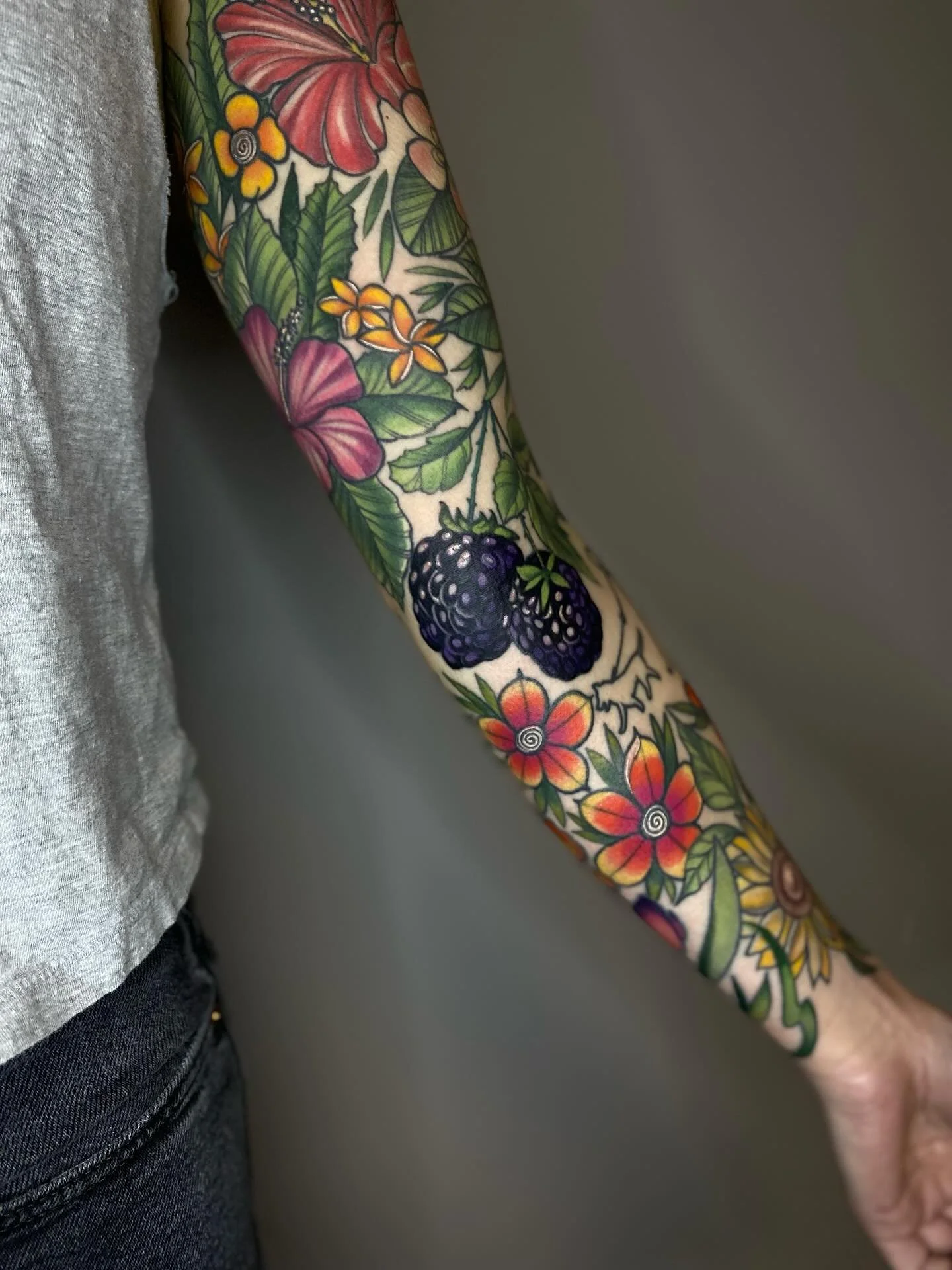 These flowers and berries got completed in 2022 , time flys ! 
&bull;
&bull;
&bull;
#flowertattoos #floral #botanical #keishanicoletattoo #keishanicole.tattoo #bendoregon #visitbend #bendoregontattoos #centraloregontattooartist #oregontattoos