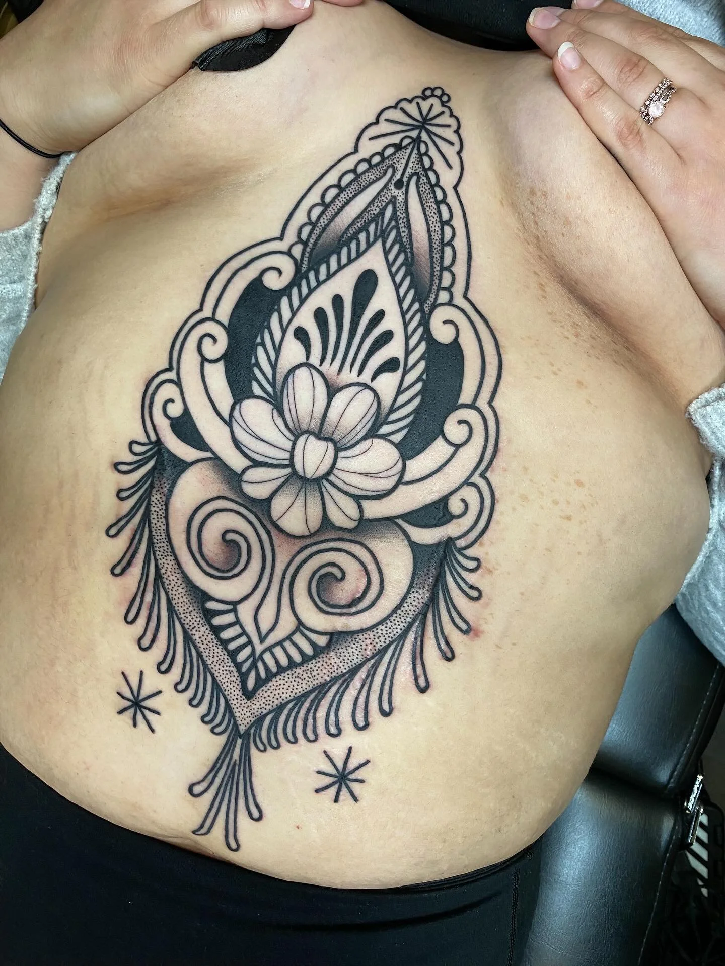 Ornamental Flows are my favorite 🪷
&bull;
&bull;
&bull;
#darkornaments #darkornamental #ornamental #ornamentaltattoos #sternumtattoo #keishanicoletattoo #darknouveautattoo #centraloregontattooartist #centraloregon #bendoregon