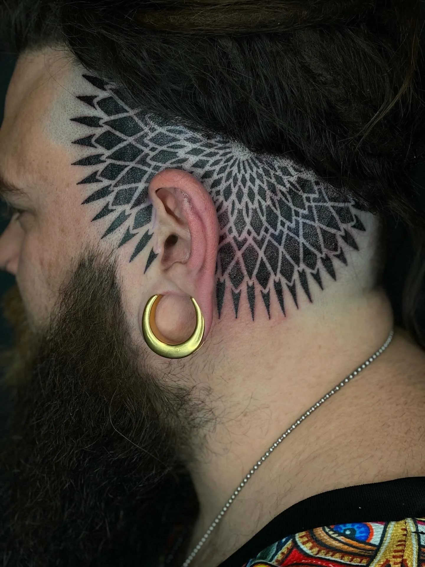 One of my favorites and on one of my favorites ! Thank you @grizzlysm0ke @_smurks_  looking forward to your arm project this year 🐯 
#mandala #headtattoo #mandalatattoo #geometric #keishanicoletattoo