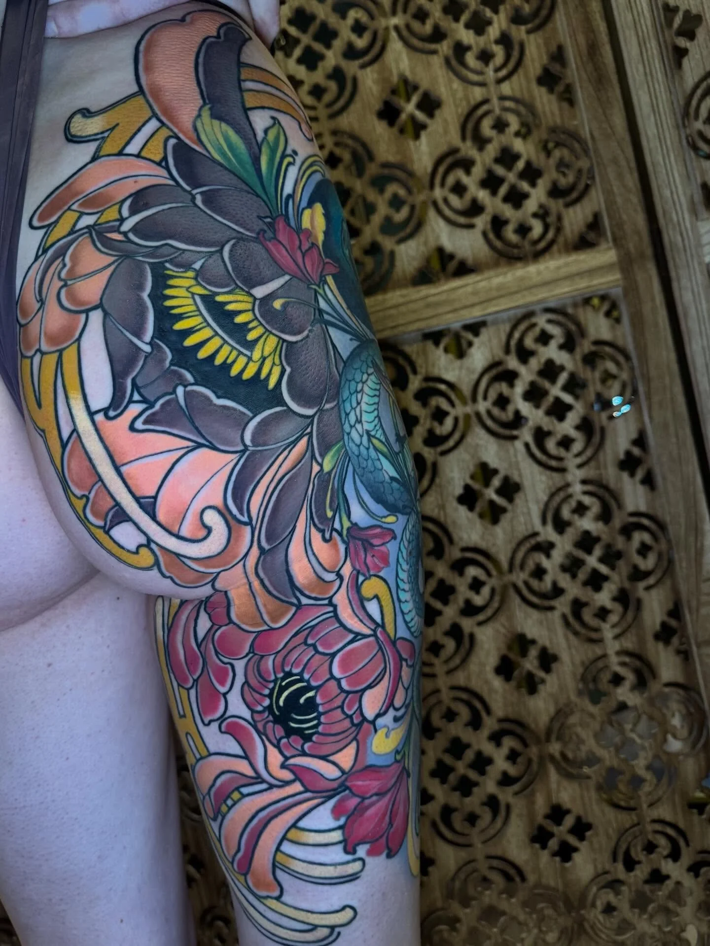 💌 Currently Booking 
KeishaNicoleAtelier@gmail.com
🌸 
#keishanicoletattoo #flornamental #ornamental #neotraditional #butttattoo