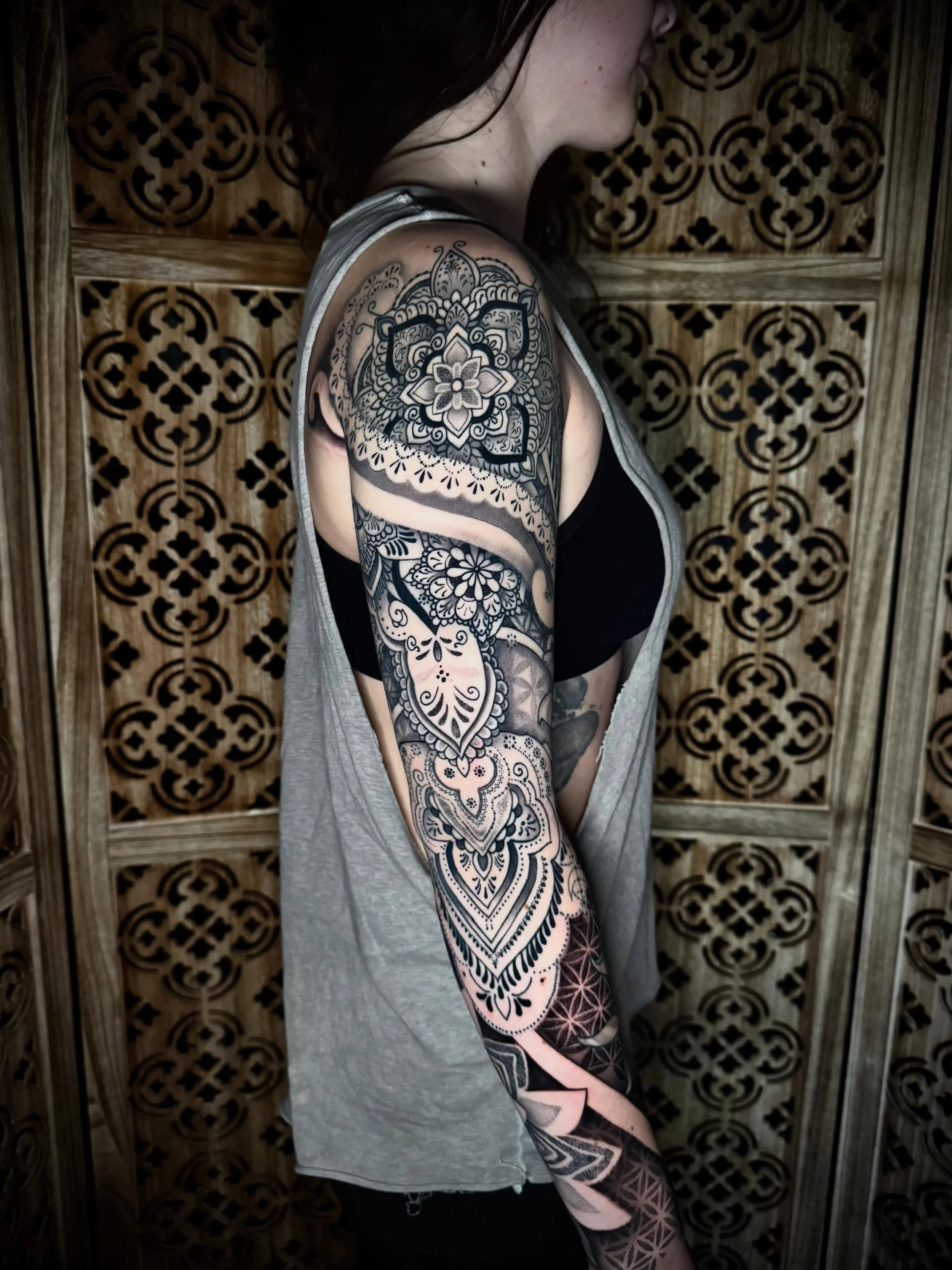 🌀 i had the pleasure of tattooing this dream sleeve the past 6 months. Katrianna sat full days every 4 weeks , and got this done so fast ! 
🌸 I always love connecting with the people who want my art , it&rsquo;s the best part of this career . 
I&rs
