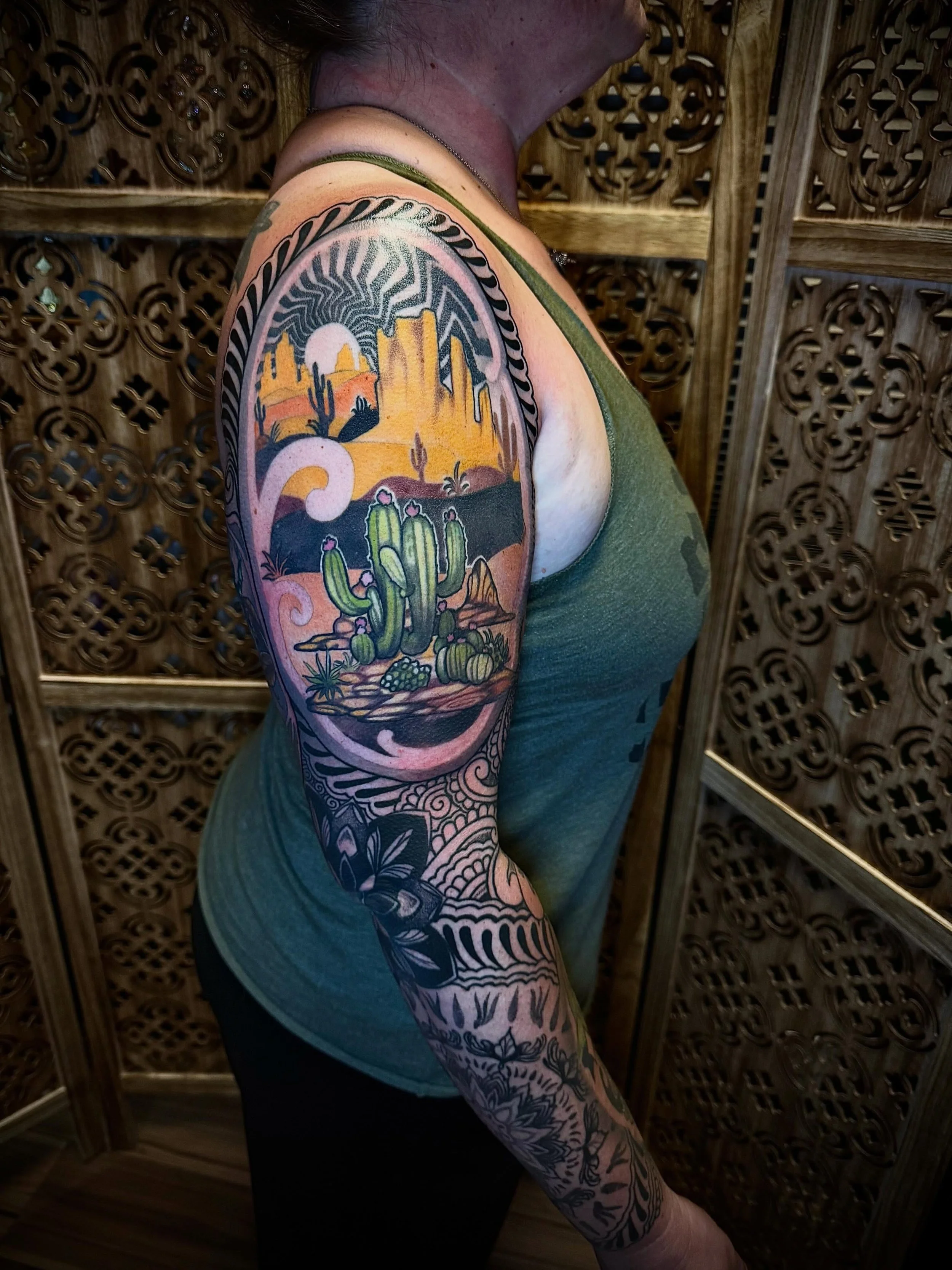 🏜️ doing tats is really cool , but the people you connect with make my days . As soon as i was gonna cry about a sleeve ending , a leg sleeve is beginning - oh thank goodness 😅 
I love hanging out with Shilo ! 
If you scroll to the end you will see