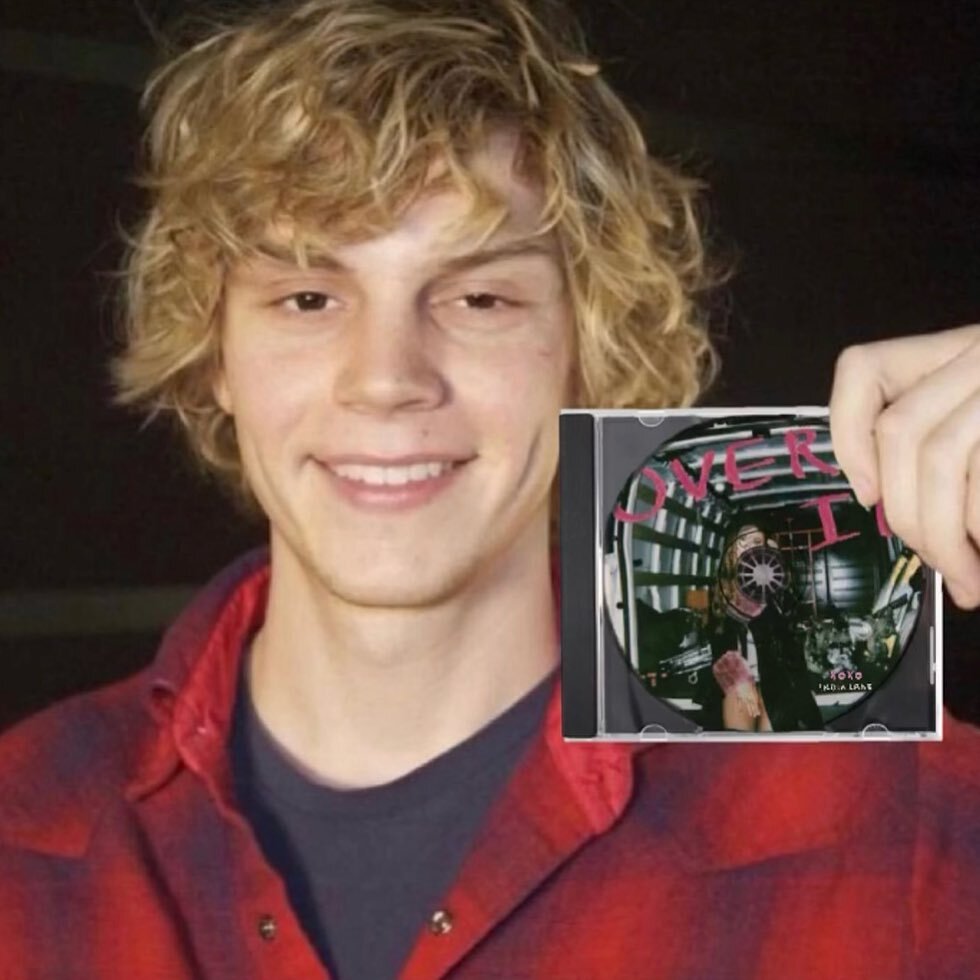 Hi, I&rsquo;m Evan Peters and I approve this message