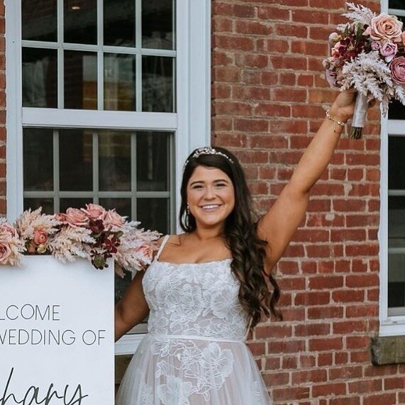 Ahhh - the sweet feeling of knowing your dream wedding deserves a little top off with a spray tan. Our brides and grooms tell us all the time that it&rsquo;s a great feeling and we have to agree! 

Here is our beautiful bride with her ✨glow✨

The tru