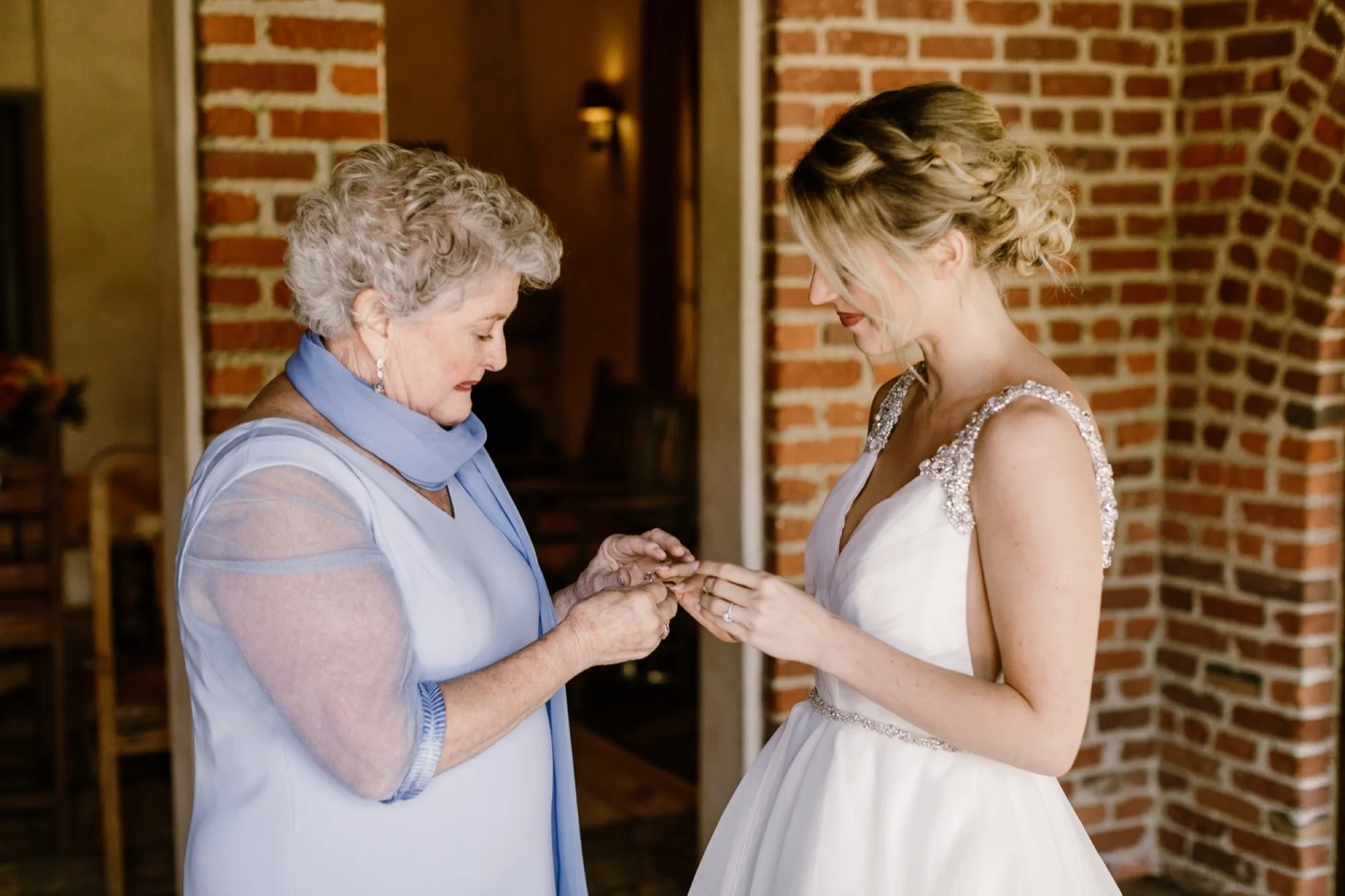 016_Amanda and Matt Wedding-515_nest_bride_ranch_getting_ready_hummingbird.jpg