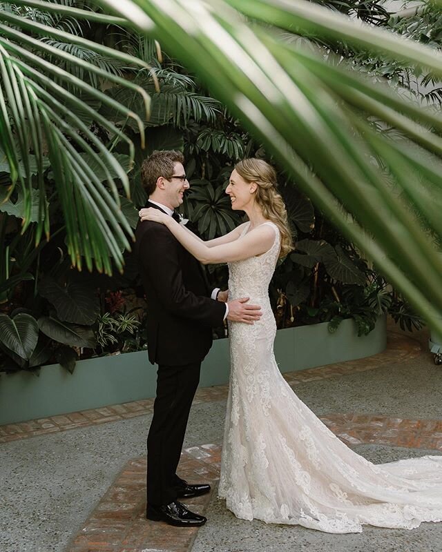 Small glimpse into Annie and Brad&rsquo;s wedding at The Valentine in Los Angeles with @orangeblossomspecialevents. If you want to see more, check out the link in my bio.
*
Venue: The Valentine
Coordinator: @orangeblossomspecialevents 
Catering: @hun