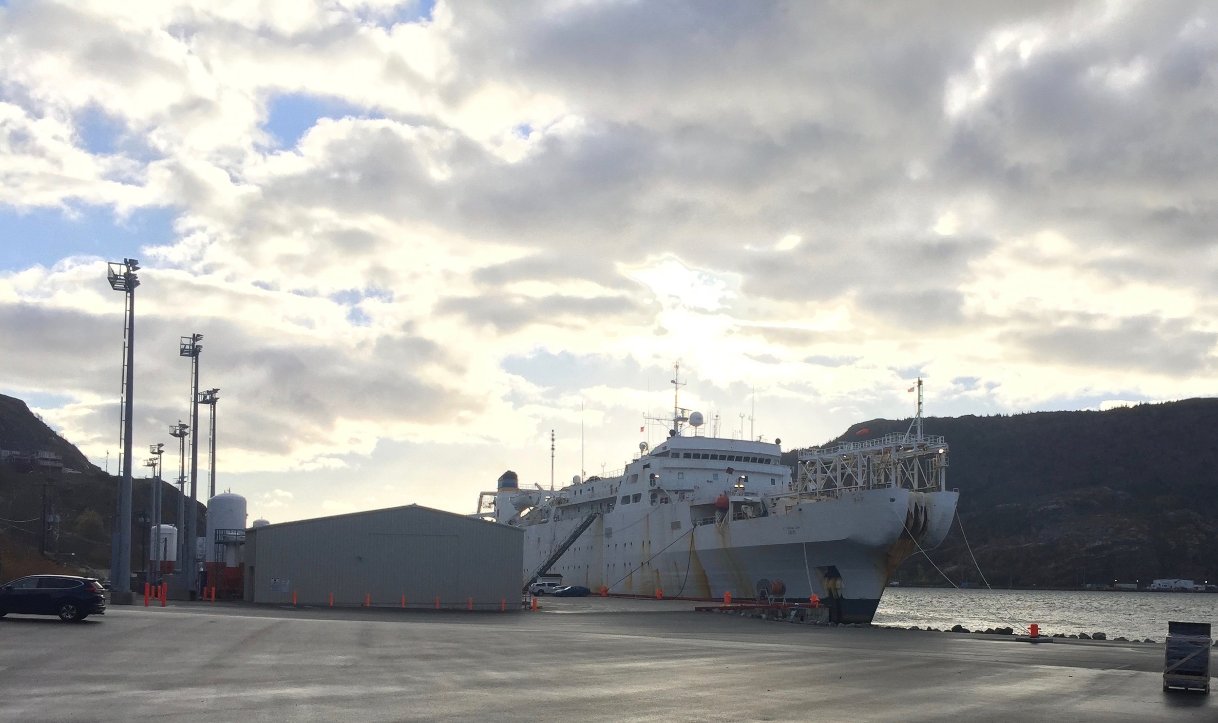 In the Harbour: USNS Zeus</em> (T-ARC-7)</span>