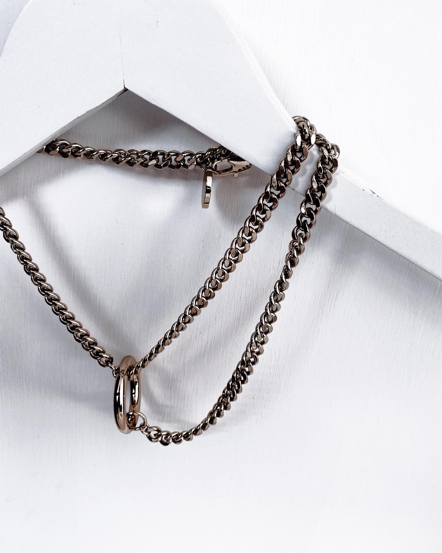 Update your wardrobe classics with some statement pieces of jewellery.
Whether that&rsquo;s something as simple as a white shirt, a roll-neck or dressing up your favourite black jacket or feminine tux ✔️
.
What&rsquo;s trending; multi chains (feel fr