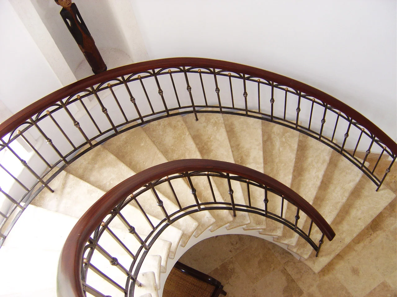 pic of balustrade 3.JPG