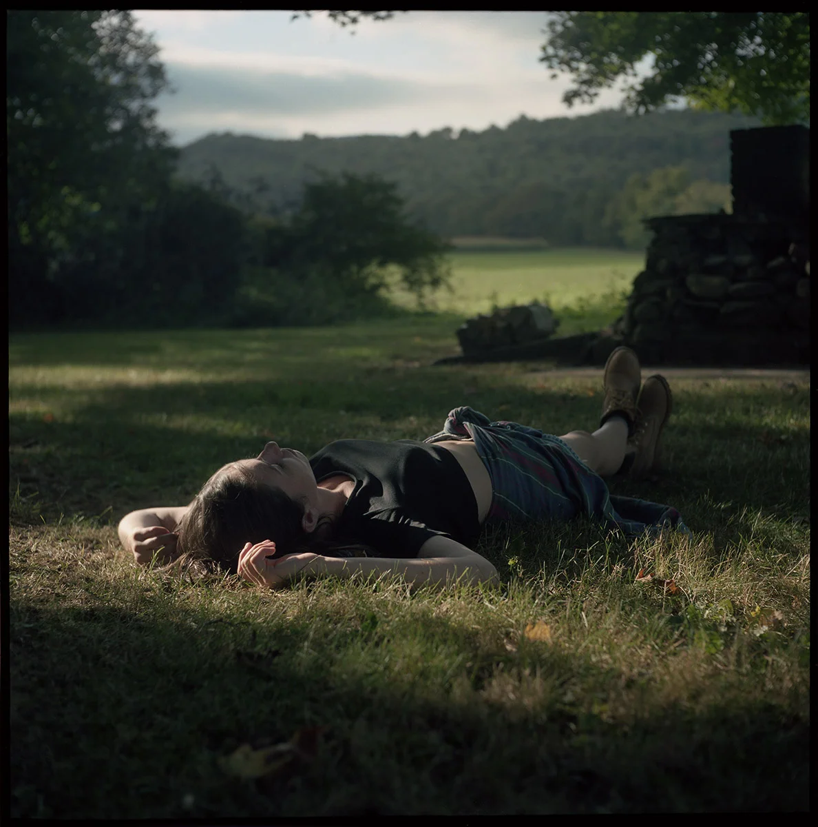 chloe_layinggrass.jpg