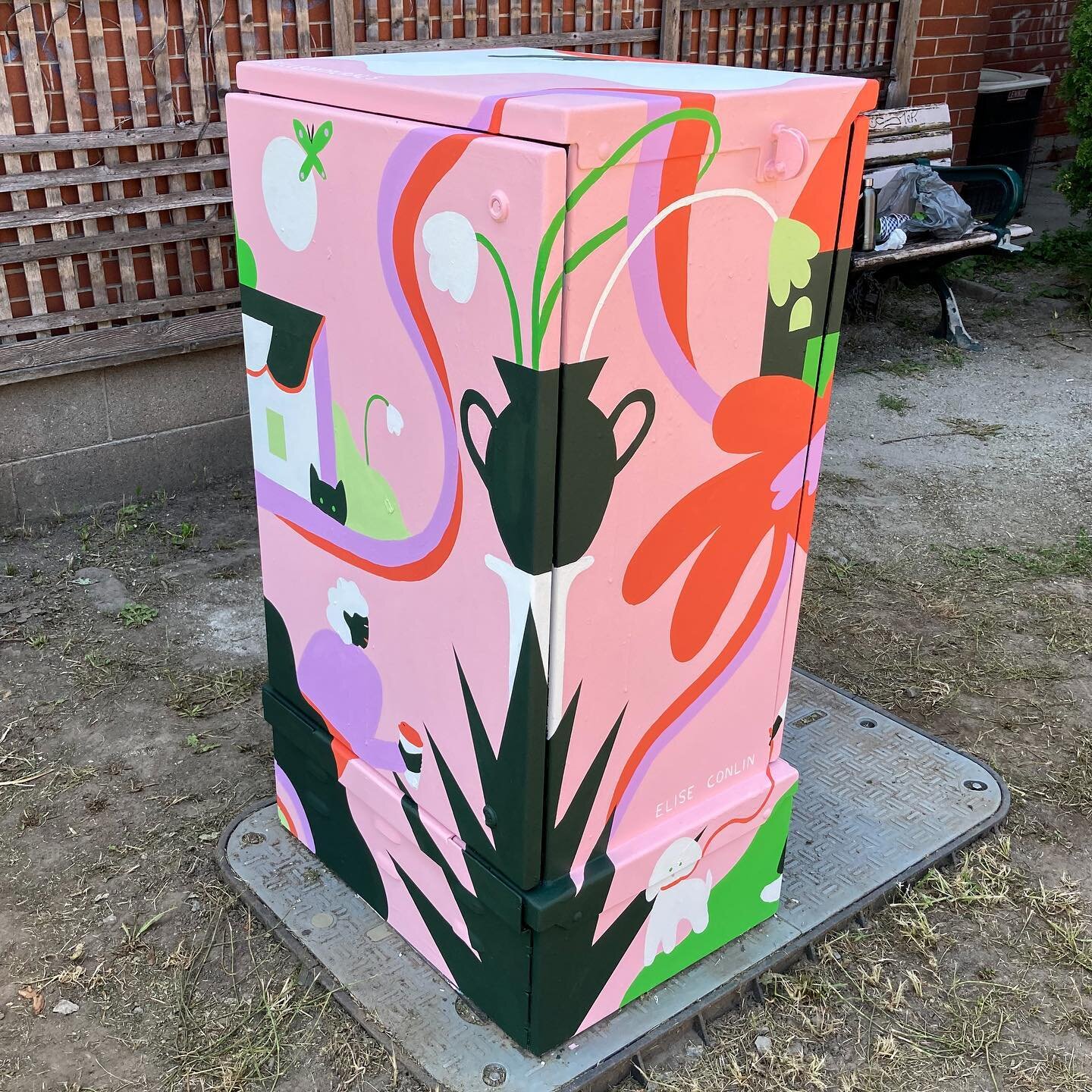 My Bell Box last season at Dundas and Brock 🌷 had so much fun working on this one, excited to do more murals this summer 🎈 thank you so much to @bellboxmurals !