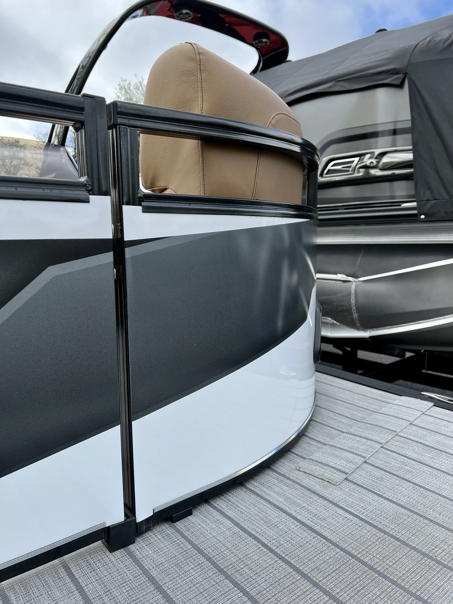 SOLD* Avalon 23' Venture 85 Elite Windshield — Shriner Lake Marine