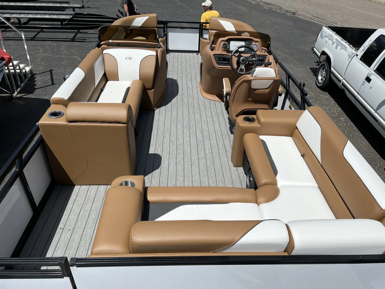 SOLD* Avalon 23' Venture 85 Elite Windshield — Shriner Lake Marine