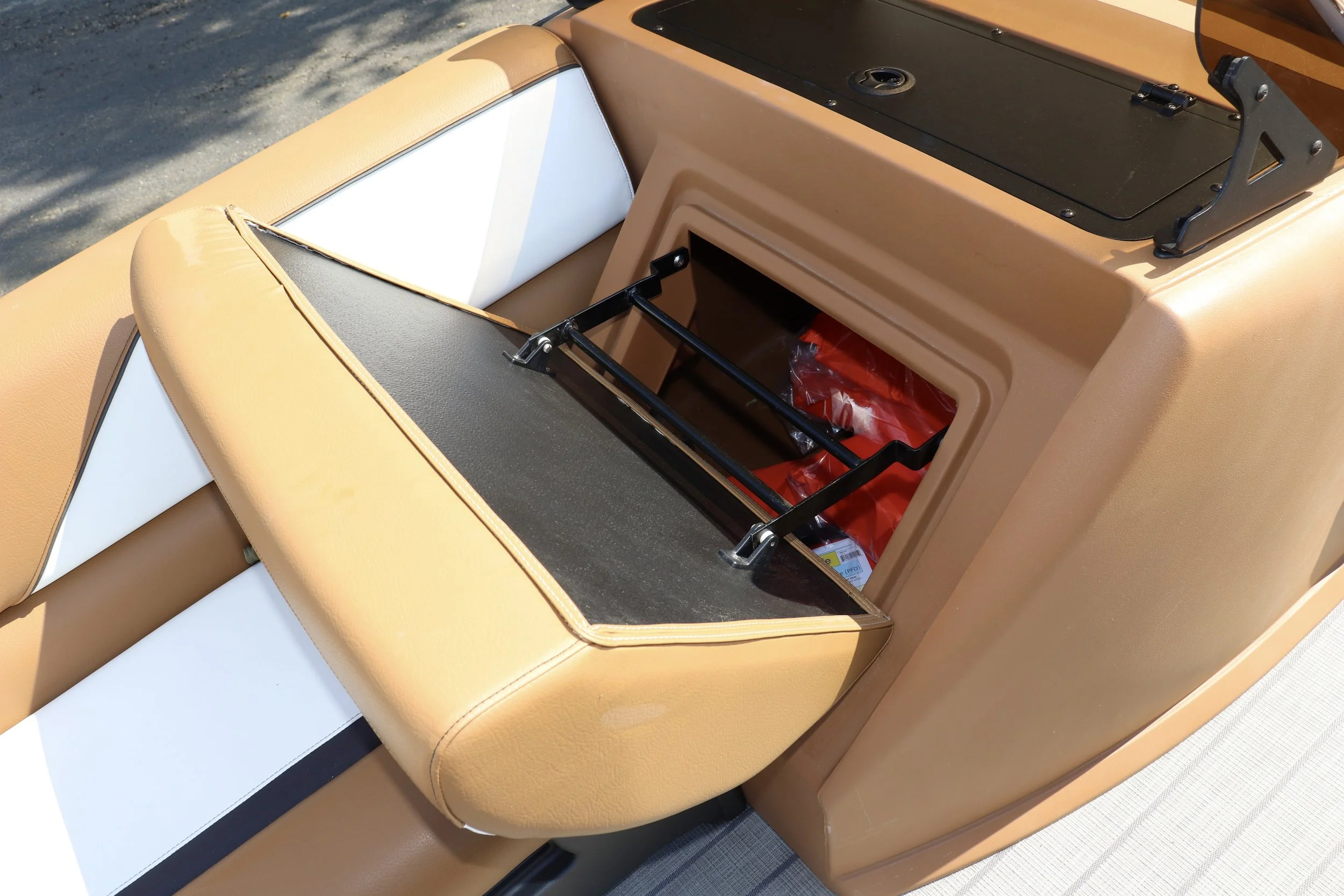 SOLD* Avalon 23' Venture 85 Elite Windshield — Shriner Lake Marine