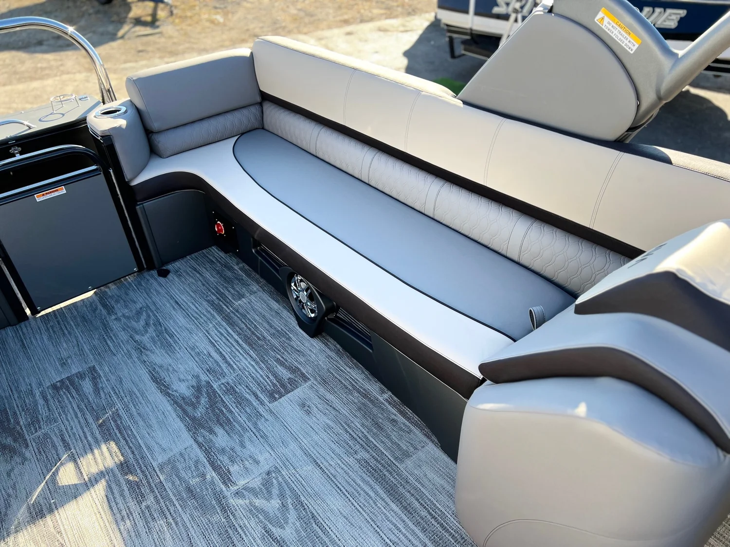 400HP WATER READY 25' CAT PLAT — Shriner Lake Marine, Inc