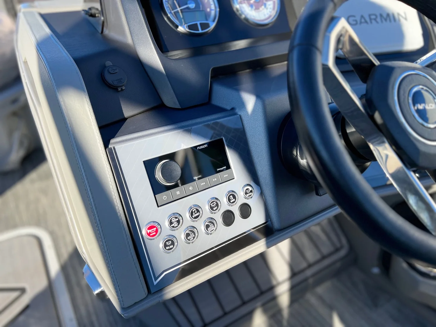 400HP WATER READY 25' CAT PLAT — Shriner Lake Marine, Inc