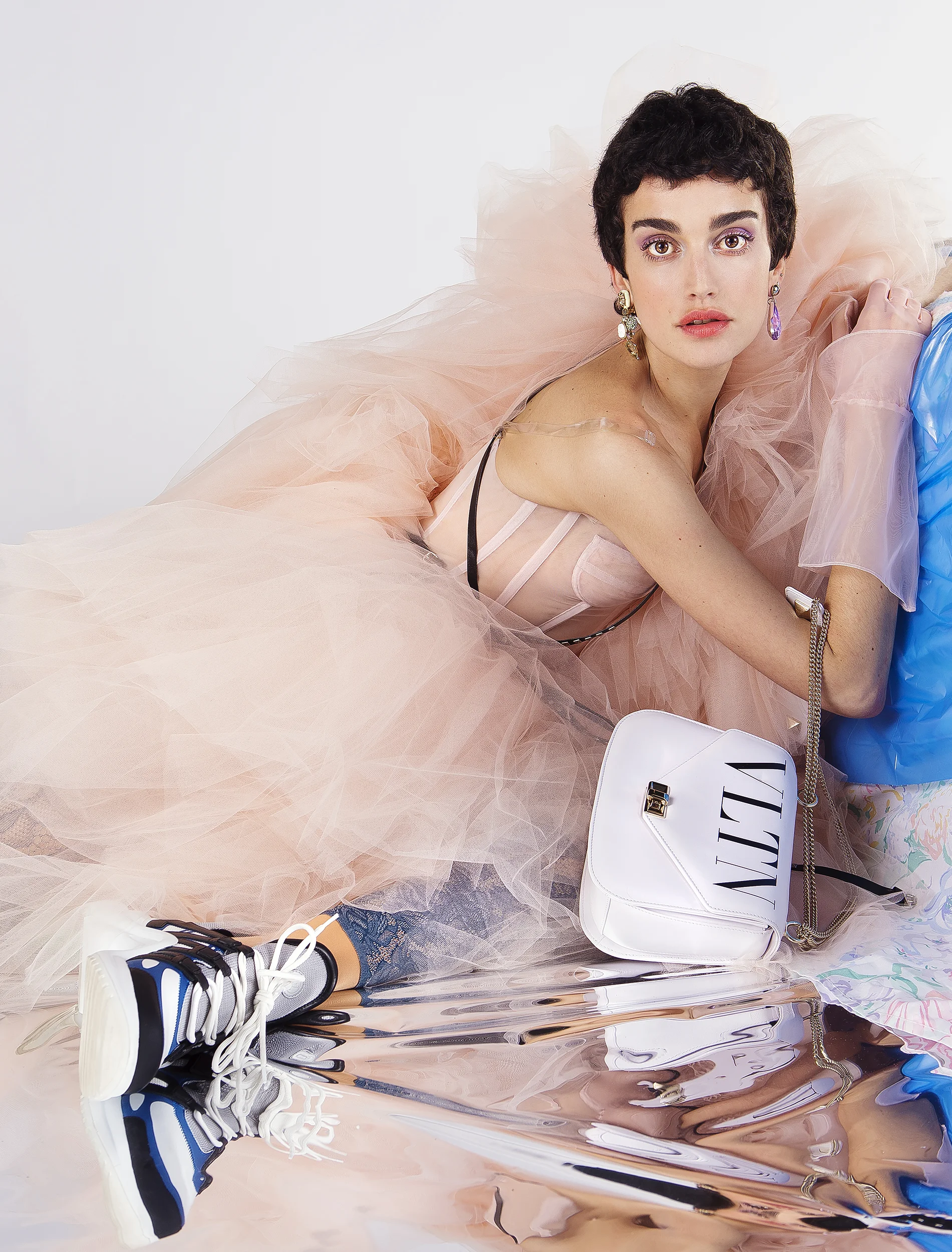 Dress - OFF-WHITE Belt - MARC JACOBS Sheer gloves - OFF-WHITE Earrings - ALEXIS BITTAR Bag- VALENTINO Stockings - FALKE