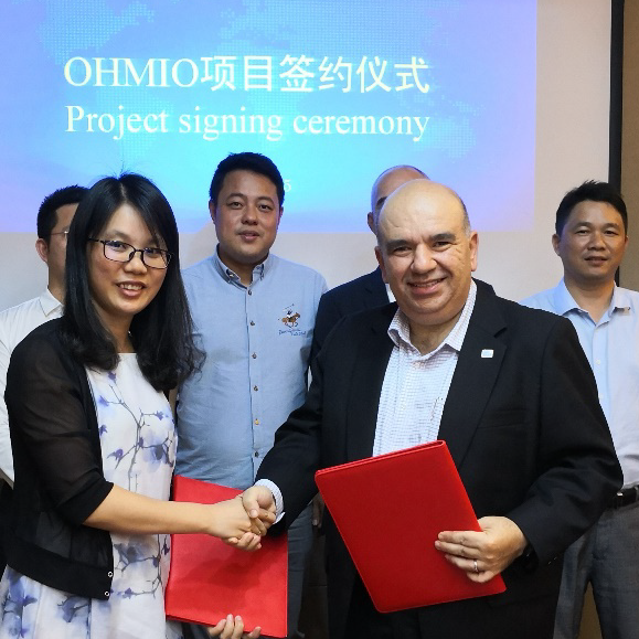 heshan-signing-3.png