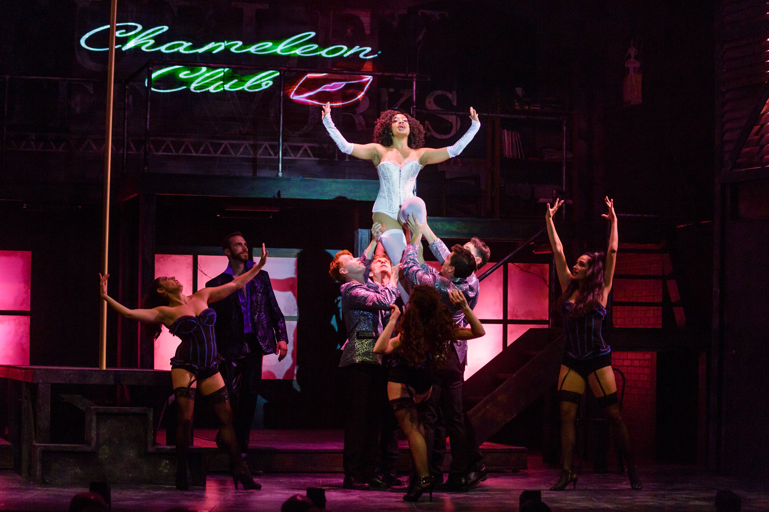 Gloria in Flashdance (2019)