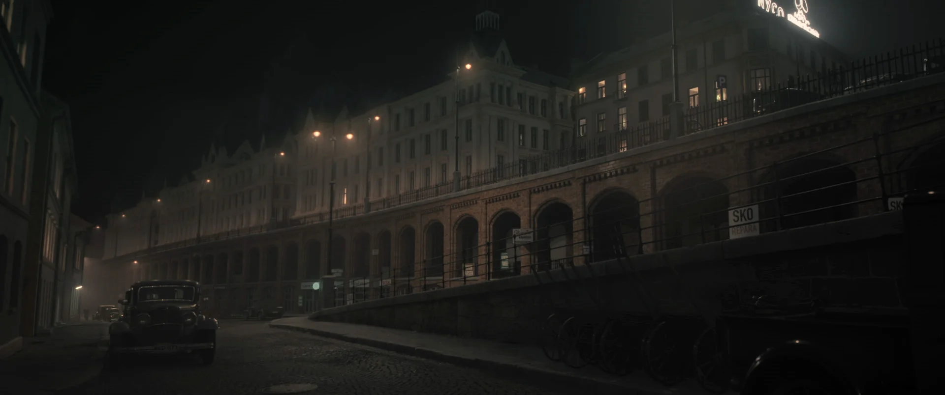 Kongens Nei - Victoria Terrasse natt.jpg