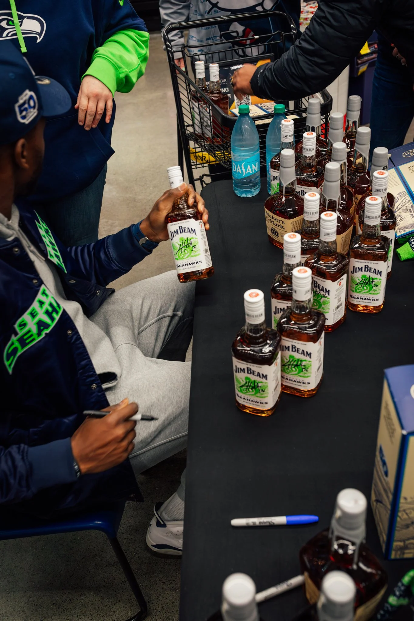 makers_mark_jim_beam_seahawks_safeway_kirkland_cliff_avril_12.13.25-0294.jpg