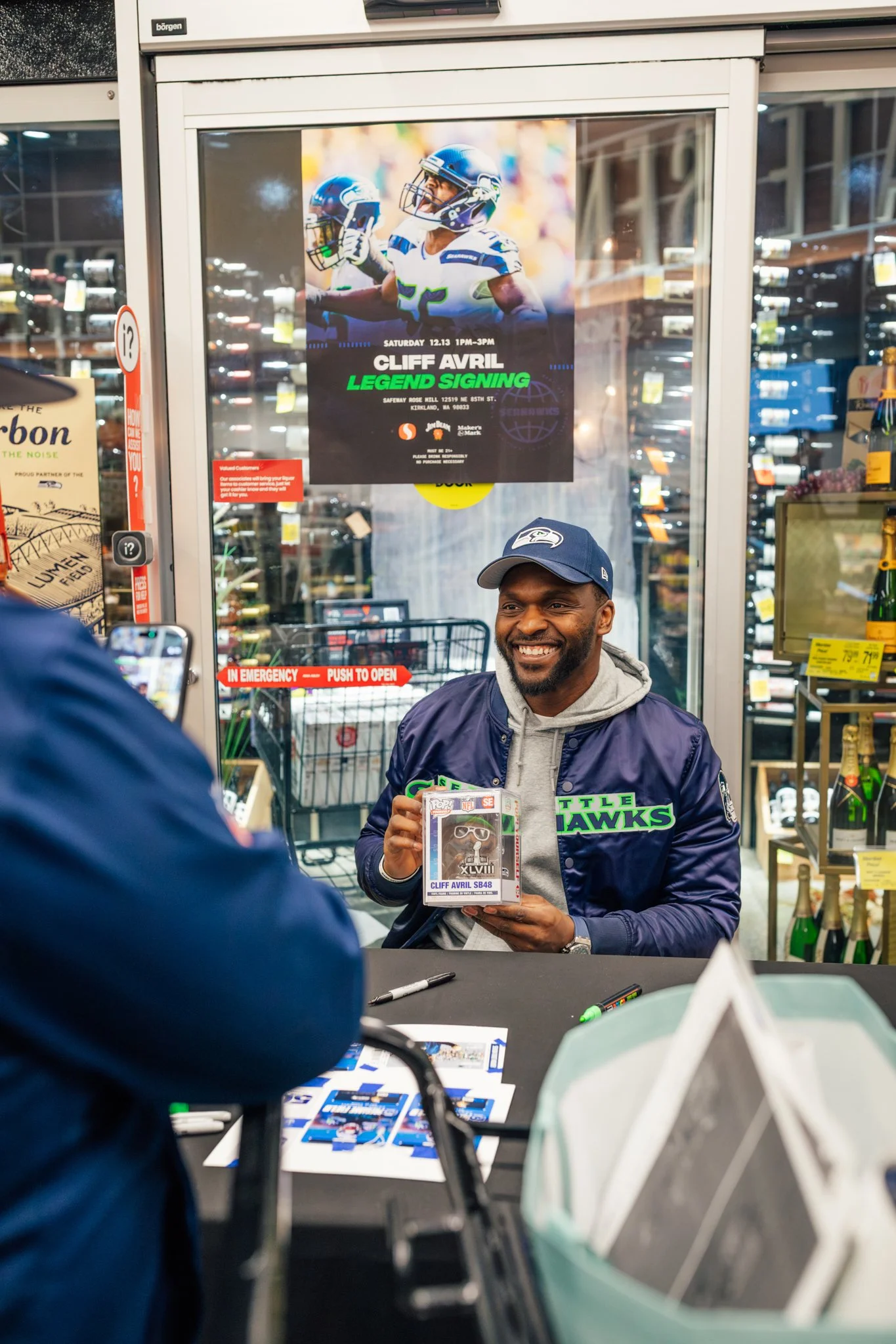 makers_mark_jim_beam_seahawks_safeway_kirkland_cliff_avril_12.13.25-0391.jpg