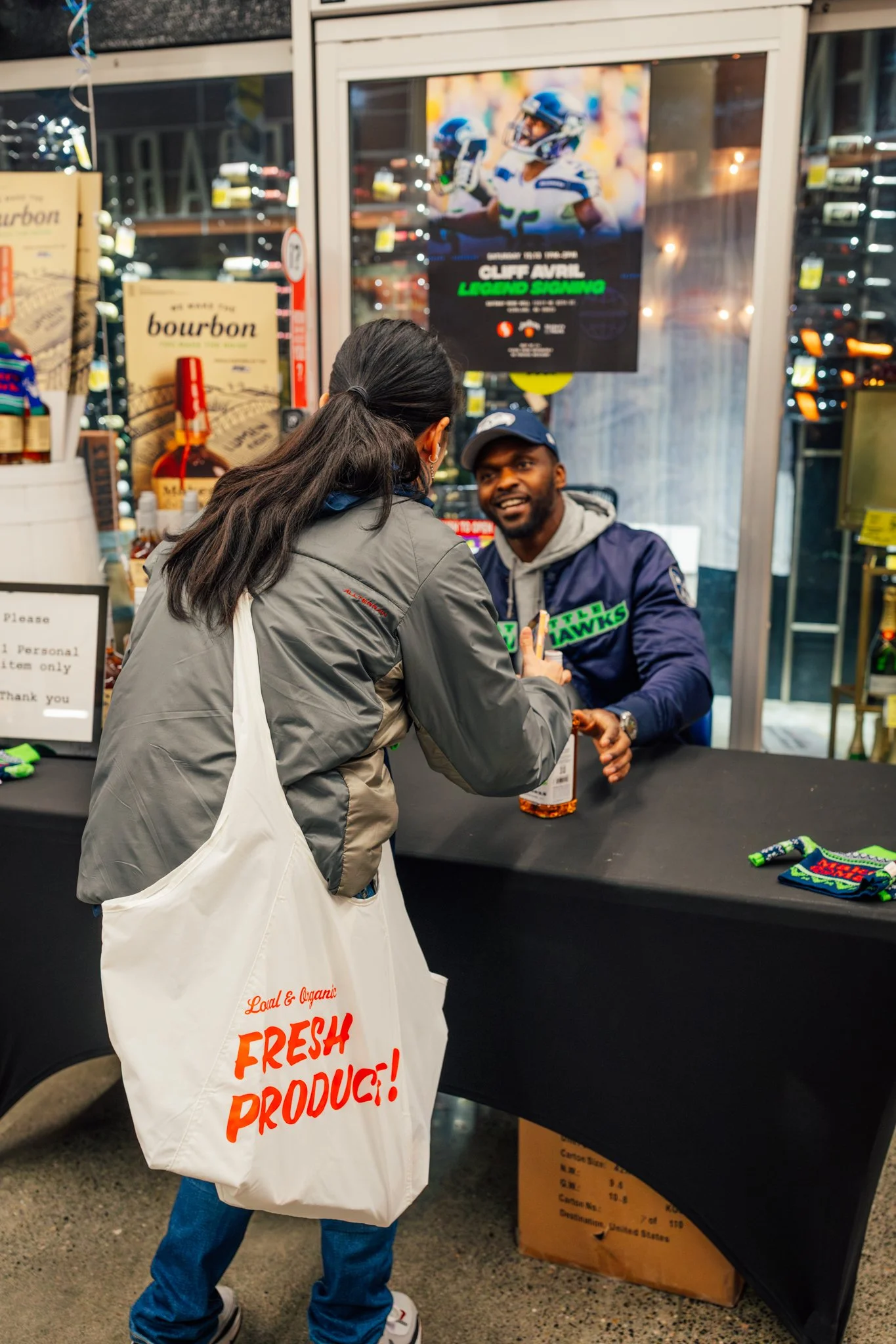 makers_mark_jim_beam_seahawks_safeway_kirkland_cliff_avril_12.13.25-0485.jpg