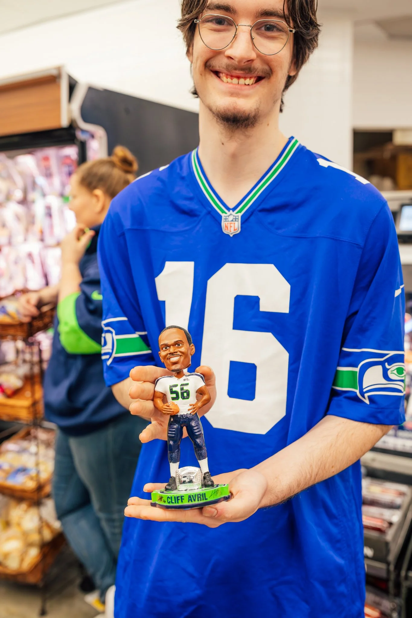 makers_mark_jim_beam_seahawks_safeway_kirkland_cliff_avril_12.13.25-0589.jpg