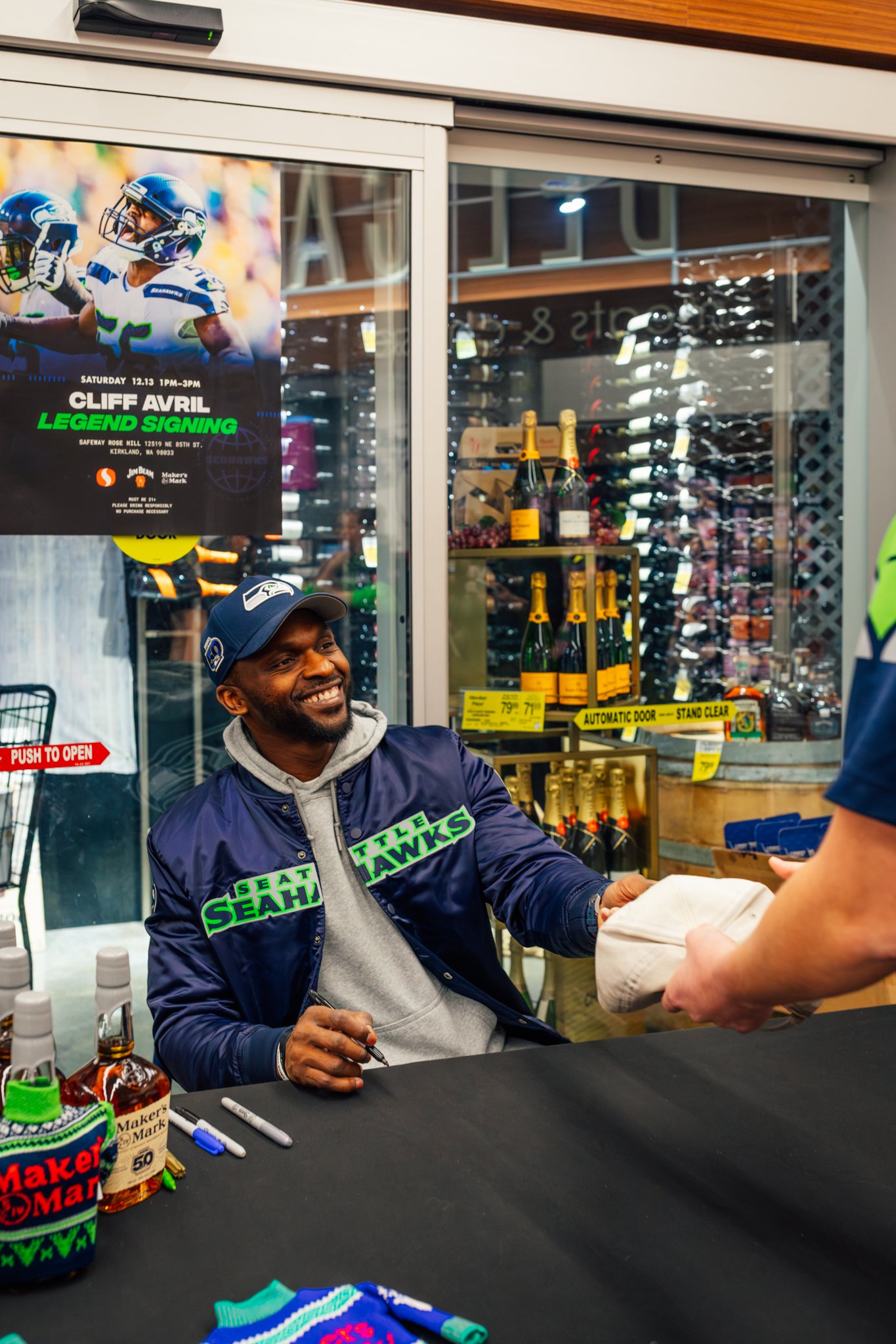 makers_mark_jim_beam_seahawks_safeway_kirkland_cliff_avril_12.13.25-0659.jpg