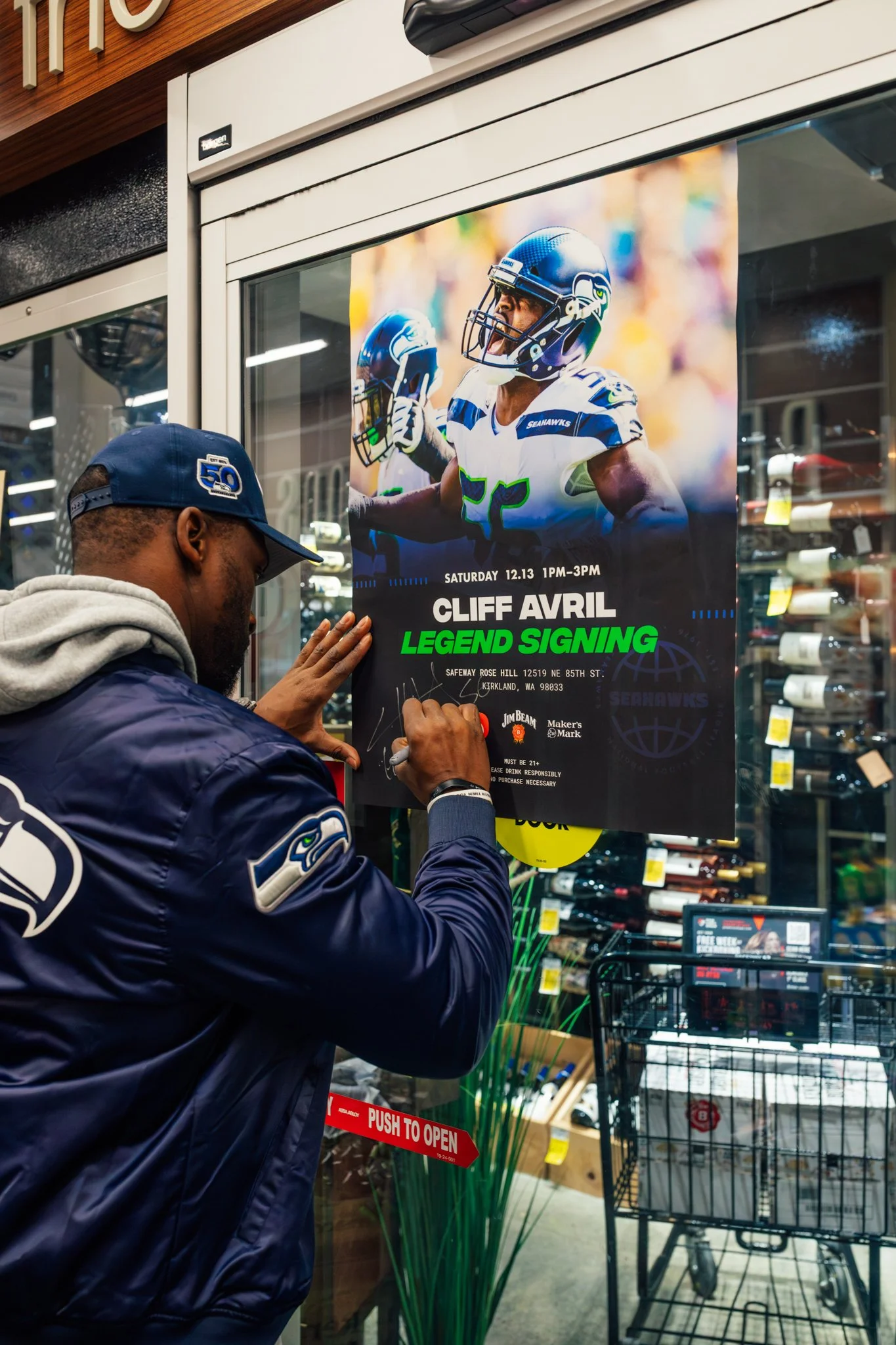 makers_mark_jim_beam_seahawks_safeway_kirkland_cliff_avril_12.13.25-0673.jpg