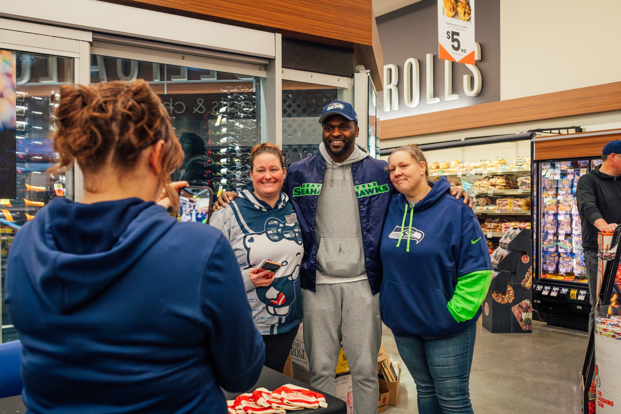 makers_mark_jim_beam_seahawks_safeway_kirkland_cliff_avril_12.13.25-0696.jpg