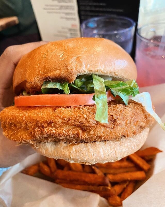 Might have to come back to D.C. just for the food 😍🥵 &bull;
This amazing burger is from @busboysandpoets . They have quite a few locations in D.C. &amp; their menu offers something for everyone!#CavellsCuisine ⚡️