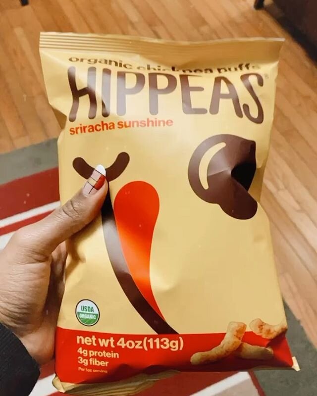 Y&rsquo;all, I found a new snack! 😋
&bull;
These chickpea puffs by @hippeas_snacks come in a variety of flavors, and they are completely vegan! So far I&rsquo;ve tried the sriracha sunrise (currently my fav) &amp; the vegan white cheddar. You can fi