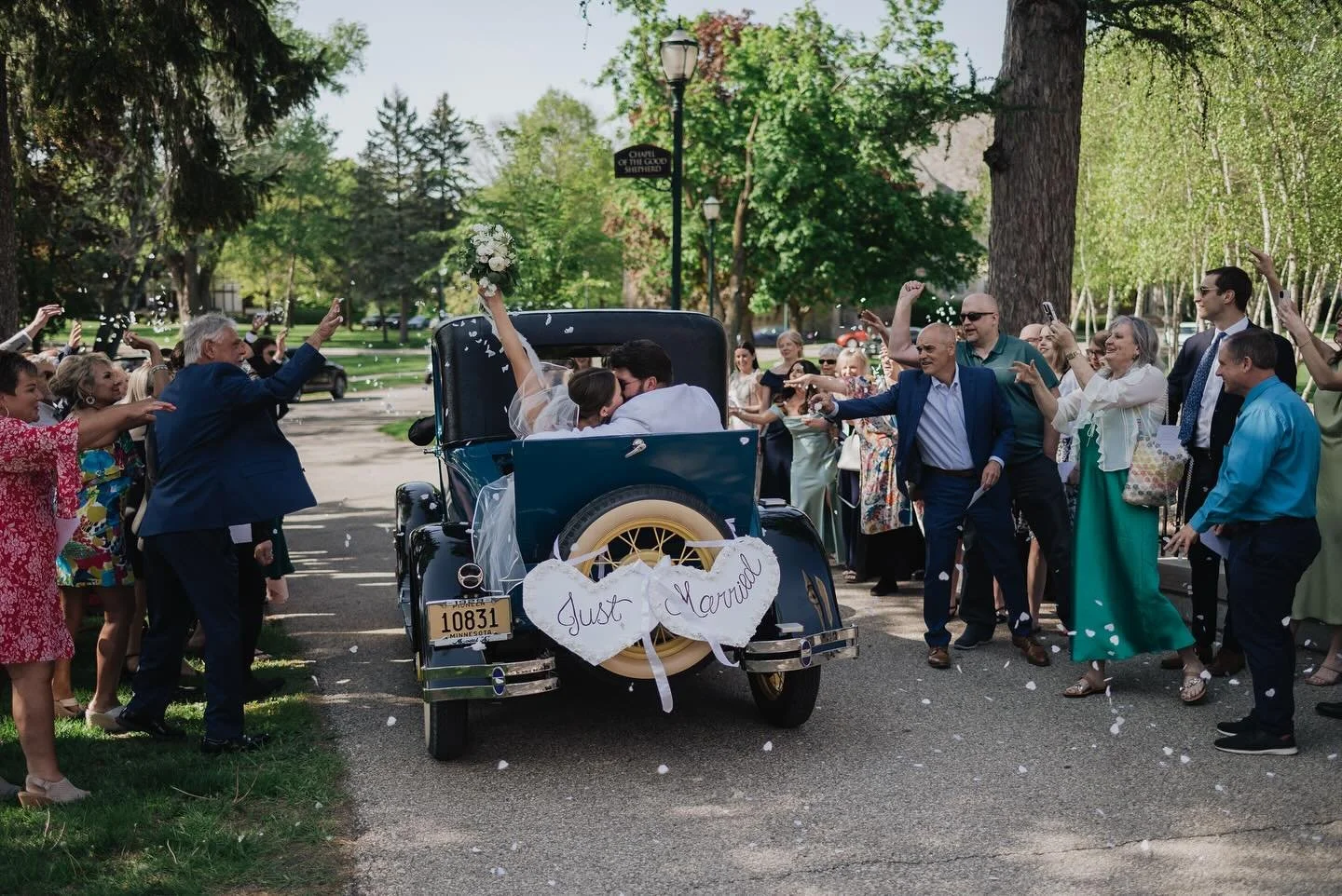 Finally getting around to post my weddings from last year! The perfect day from beginning to the end with a gateway car 🖤

Nicole &amp; Sam
Venue @the3teneventvenue 
Photography @bronwyn_white_photography 
Florist @forgetmenotnorthfieldmn 
Hair &amp
