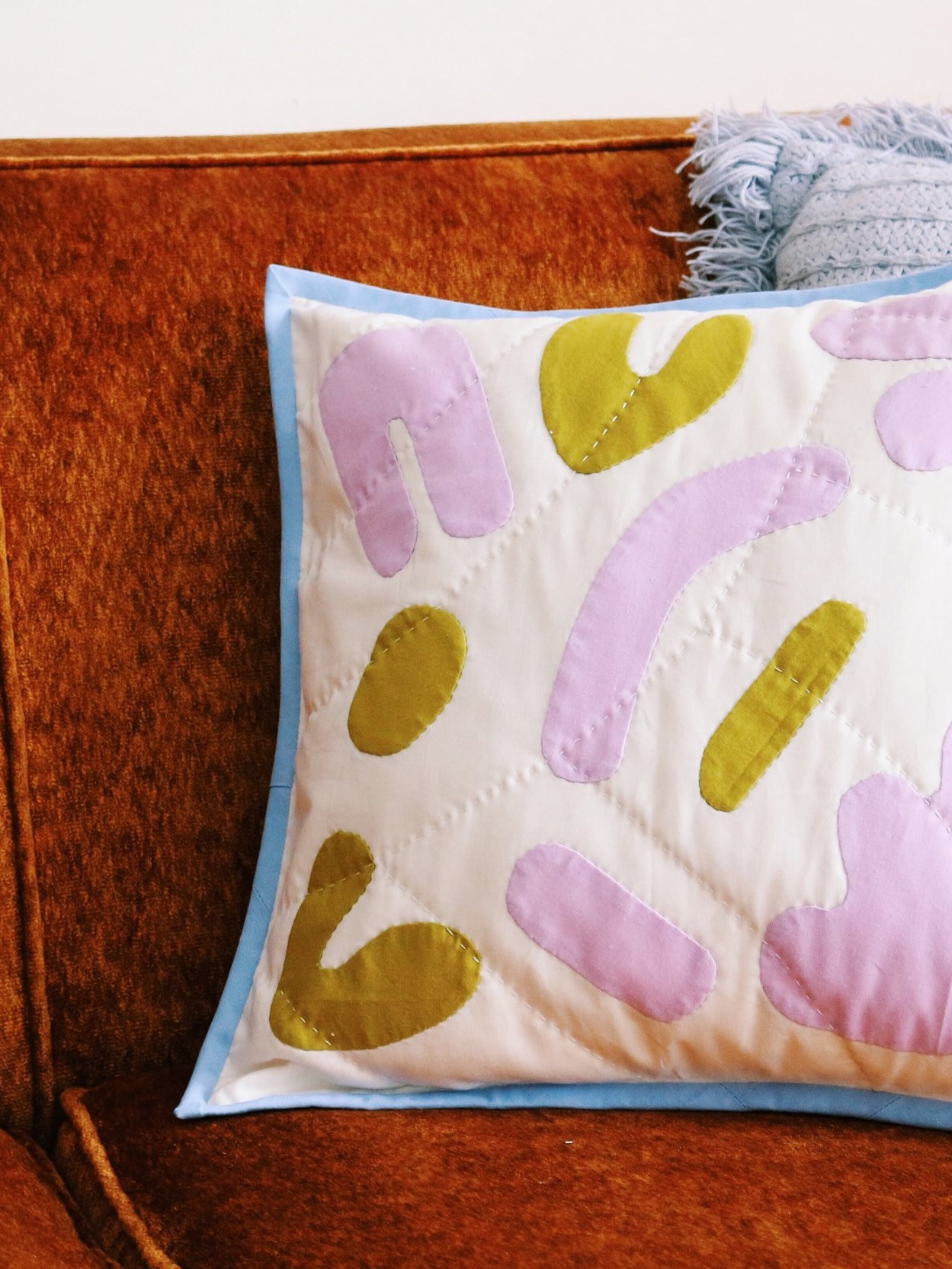 amoeba pillow one, cotton, hand-quilting, 2018
