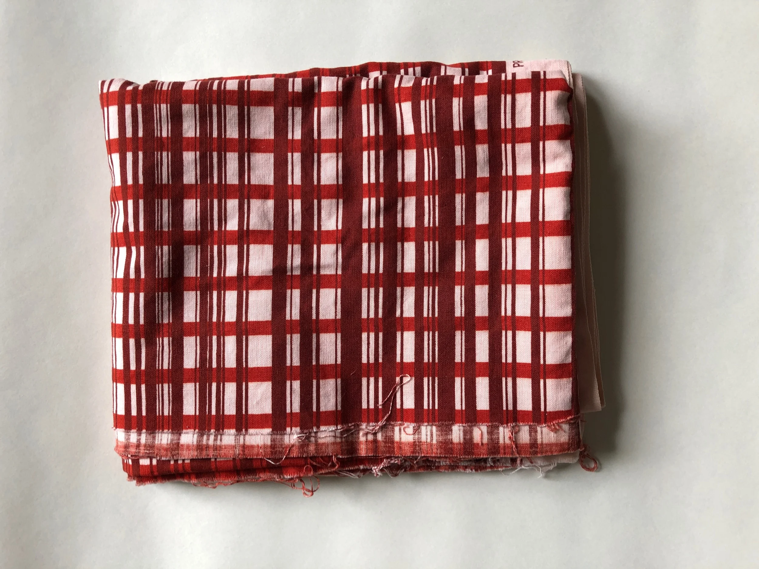 003 red grid on pink