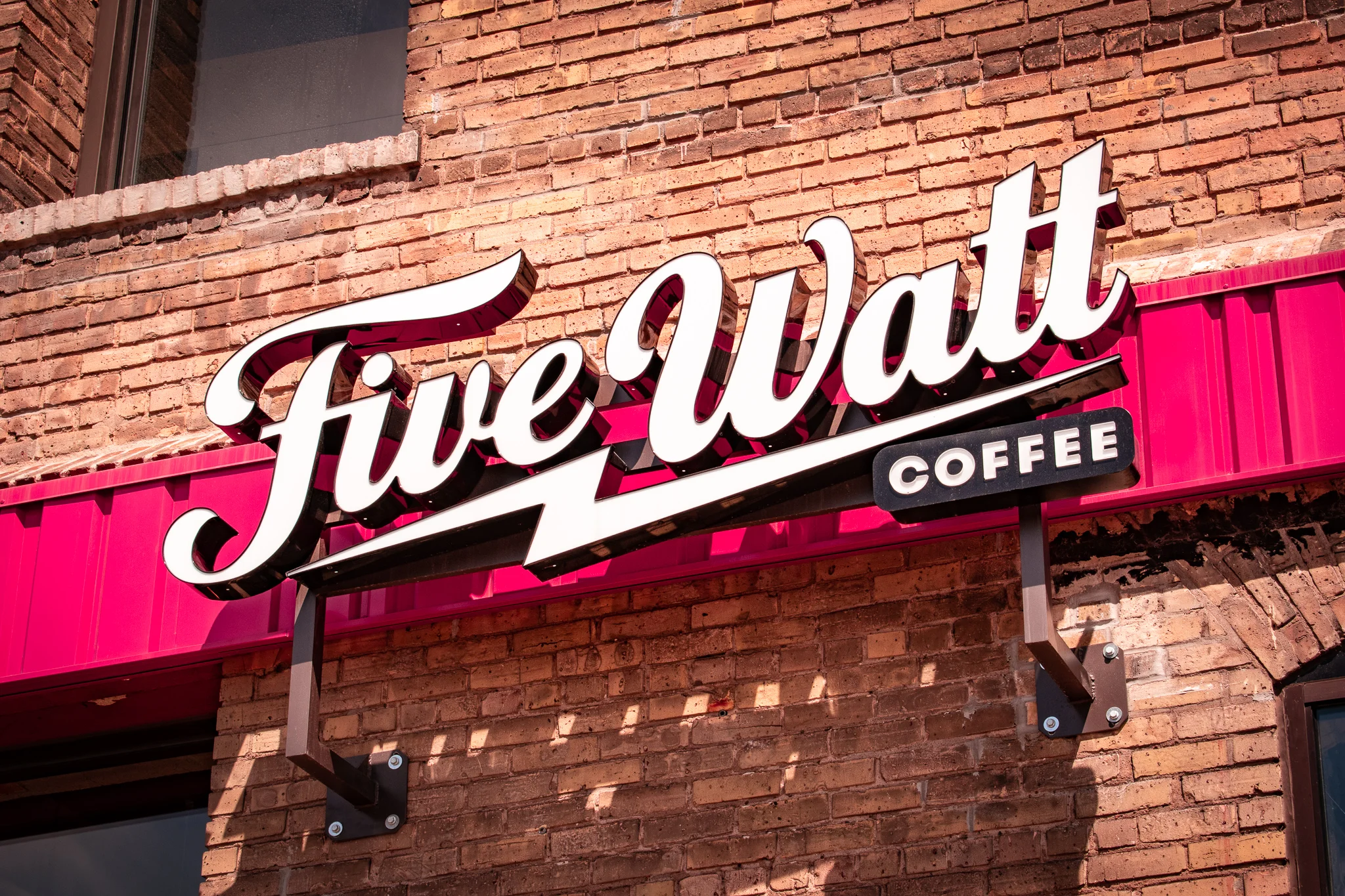 uprooted-traveler-five-watt-sign-coffee-minneapolis-st-paul.jpg