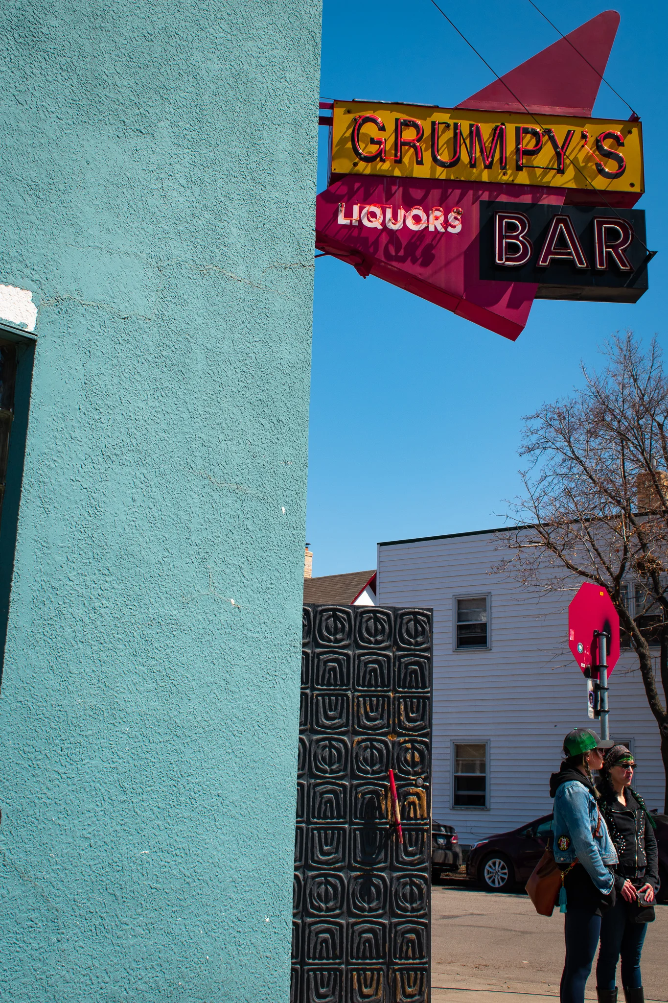 uprooted-traveler-minneapolis-st-paul-grumpys-bar.jpg