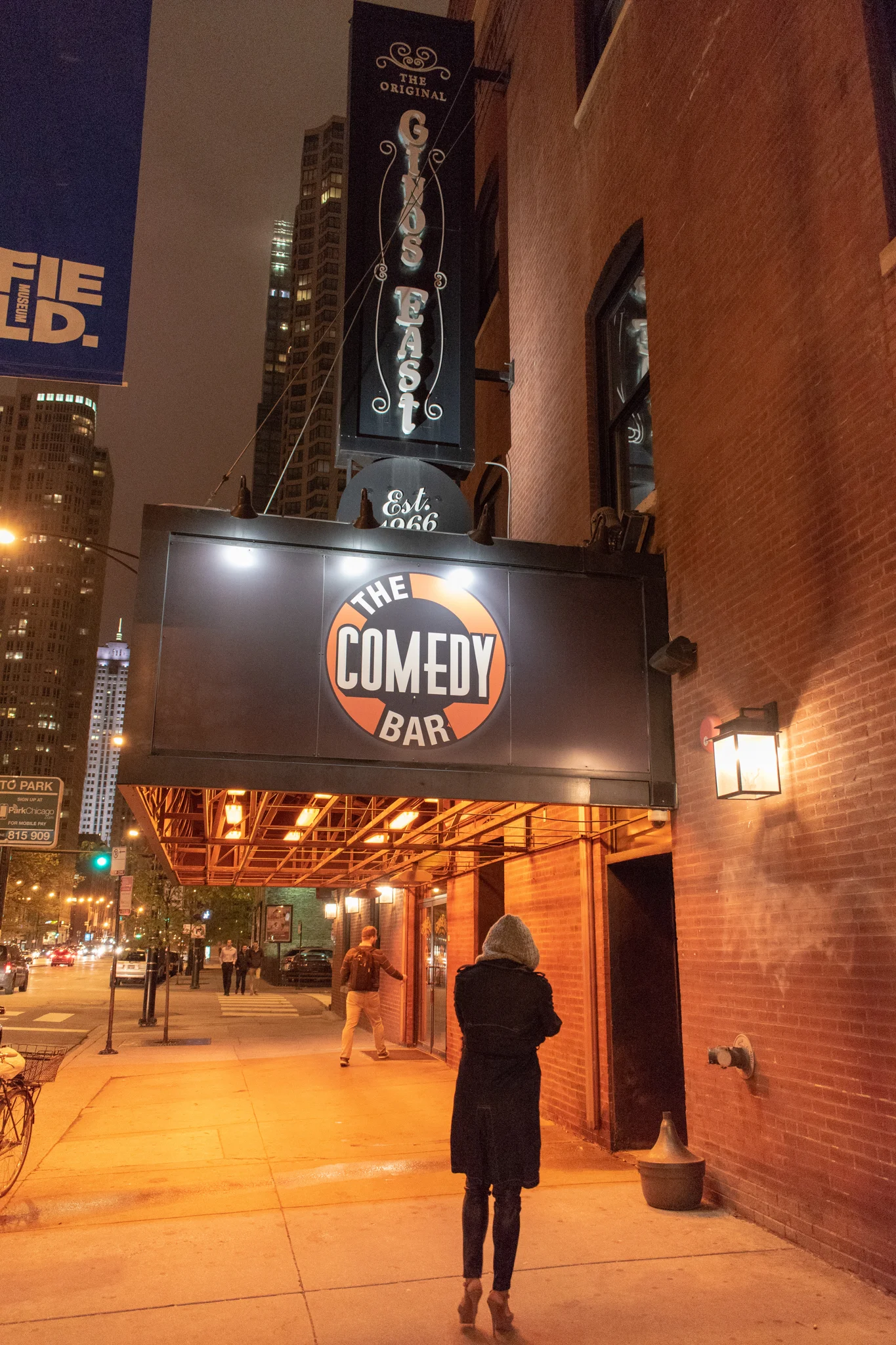 Uprooted-Traveler-Chicago-Guide-burlesque-comedy-bar-big-sexy-show-what-to-do.jpg