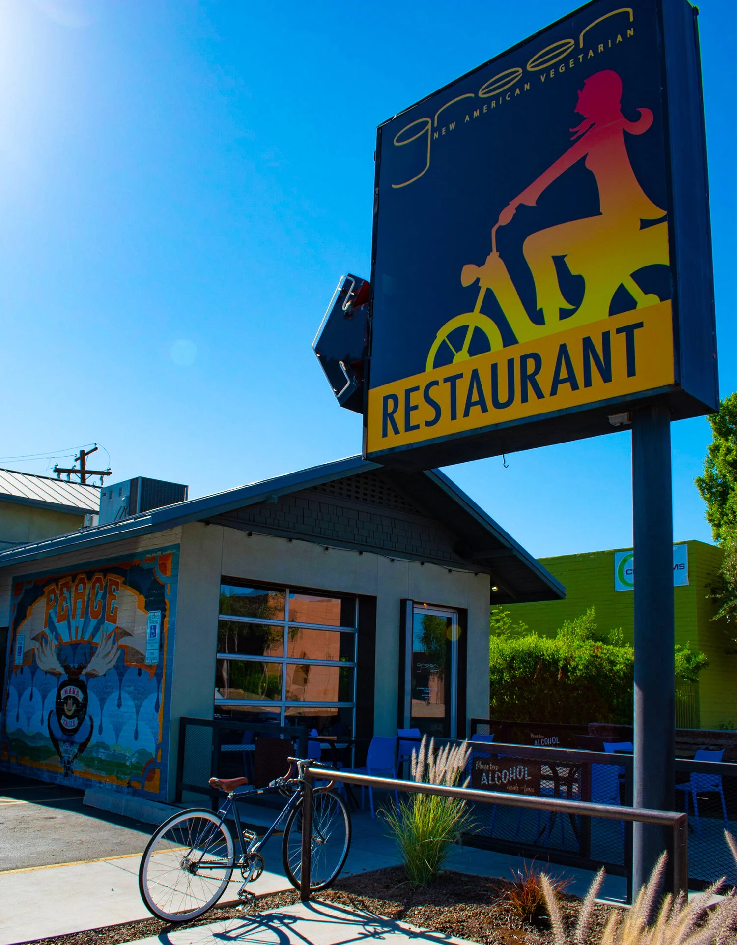 uprooted-traveler-arizona-phoenix-green-new-american-vegetarian-restaurant-vegan.jpg
