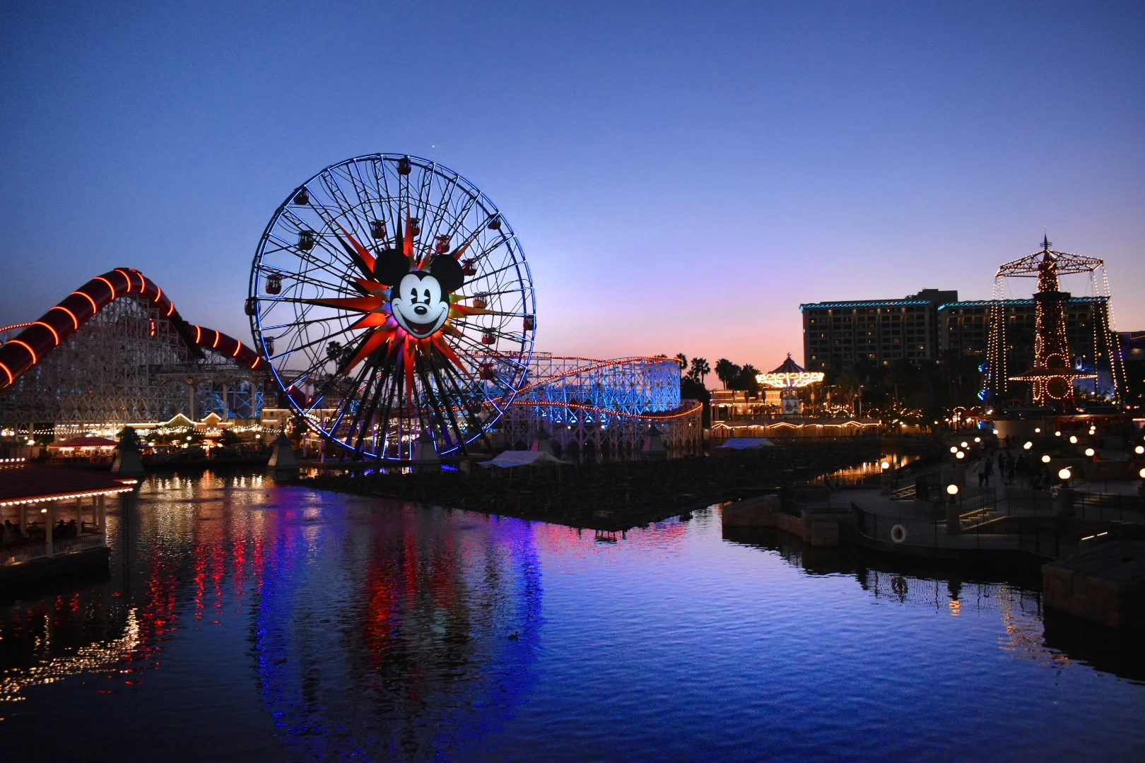 uprooted-traveler-how-to-have-fun-by-yourself-california-adventure-disneyland-vegan.jpeg