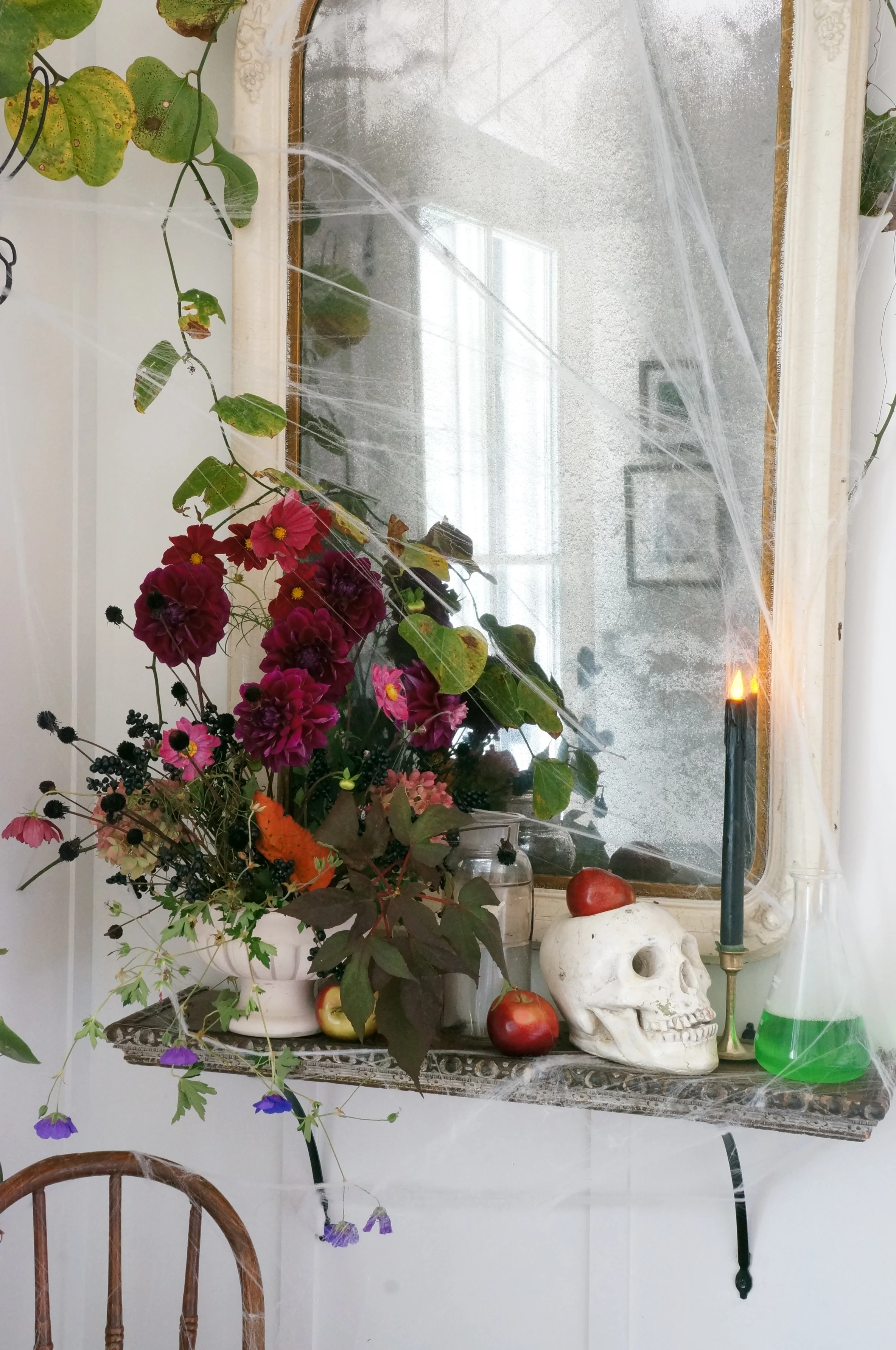 An Easy, Inexpensive Halloween Entryway